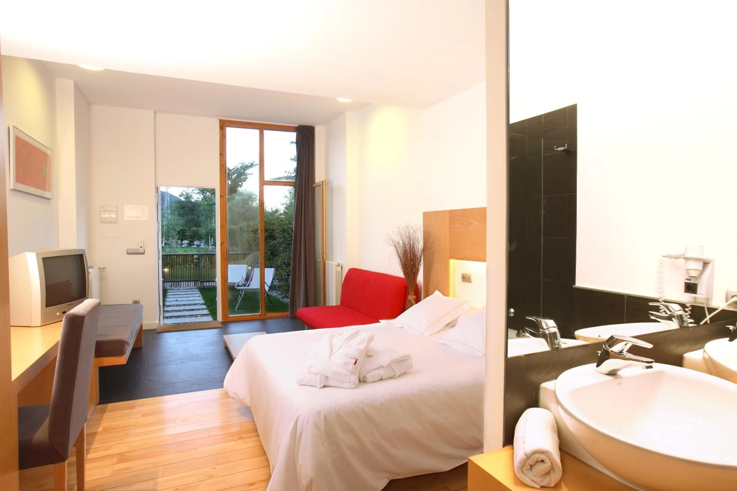 Family Room (2 Adults + 2 Children) in Tierra de Biescas