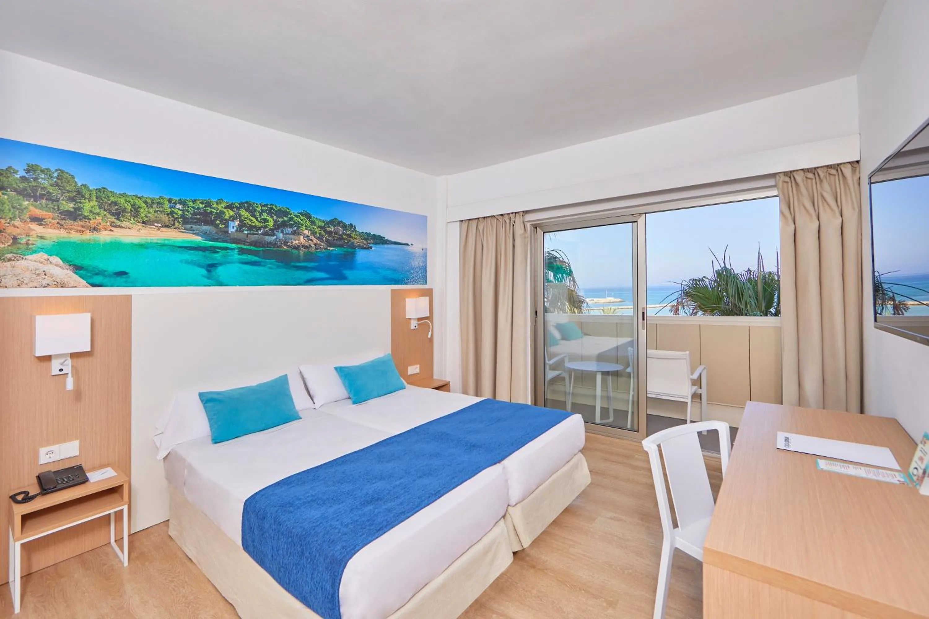 Twin Room with Balcony and Sea View - single occupancy in whala!beach