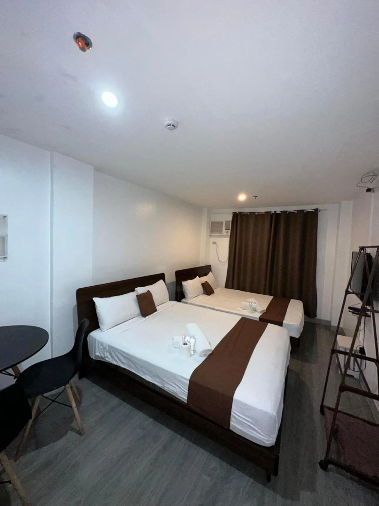 Quadruple Room in Aden Hotel