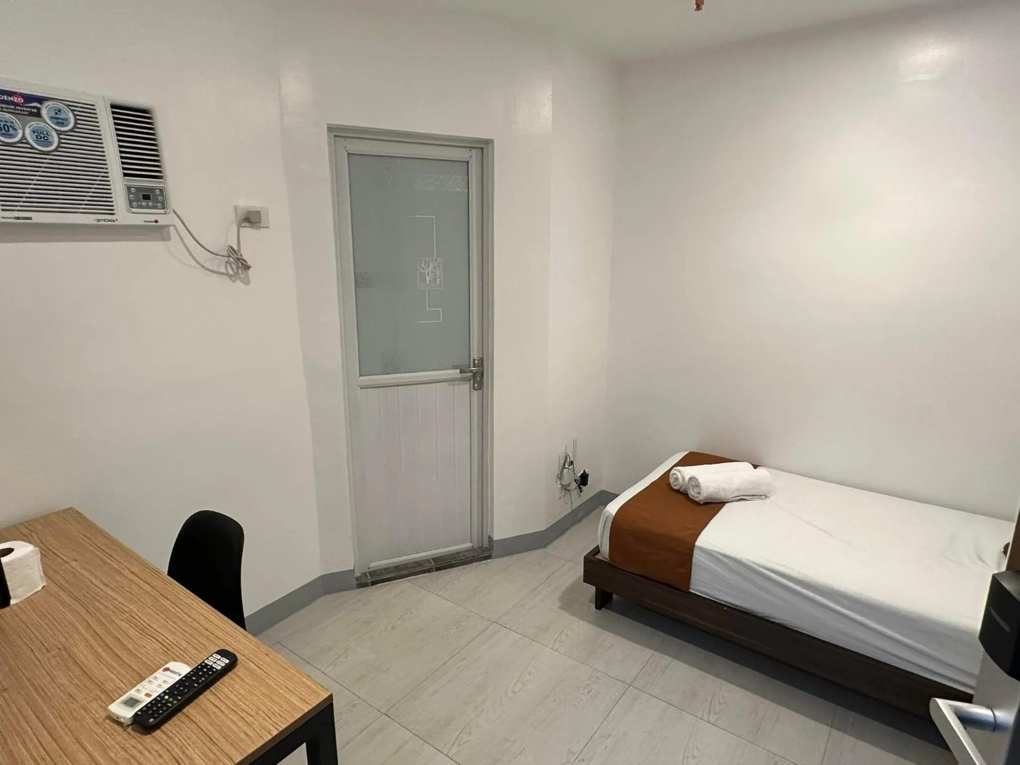 Budget Single Room - single occupancy in Aden Hotel