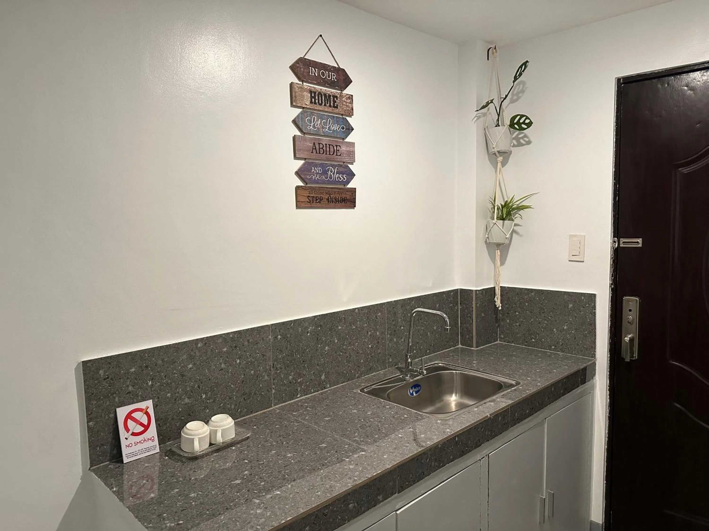 Deluxe Studio in Aden Hotel