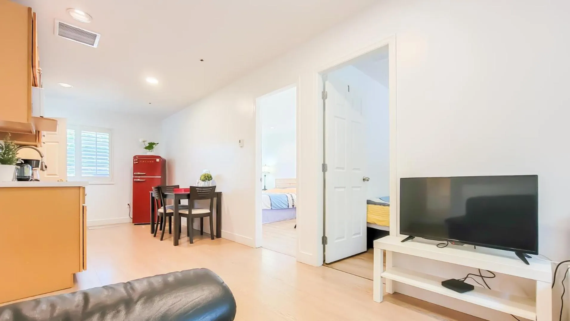 Queen Room with Shared Bathroom - single occupancy in Ocean Park B&B