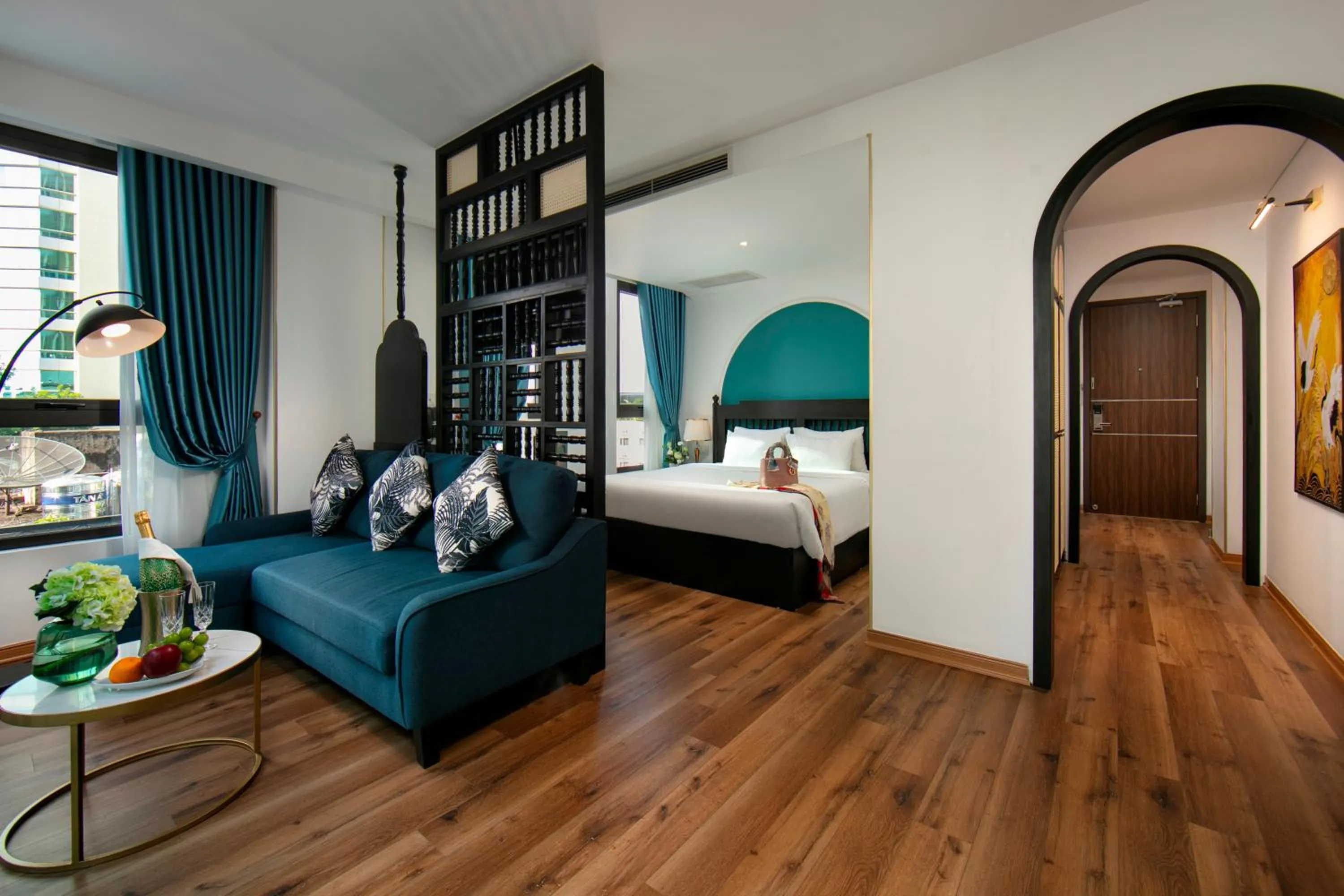 King Suite with Balcony - single occupancy in Hotel De Rond