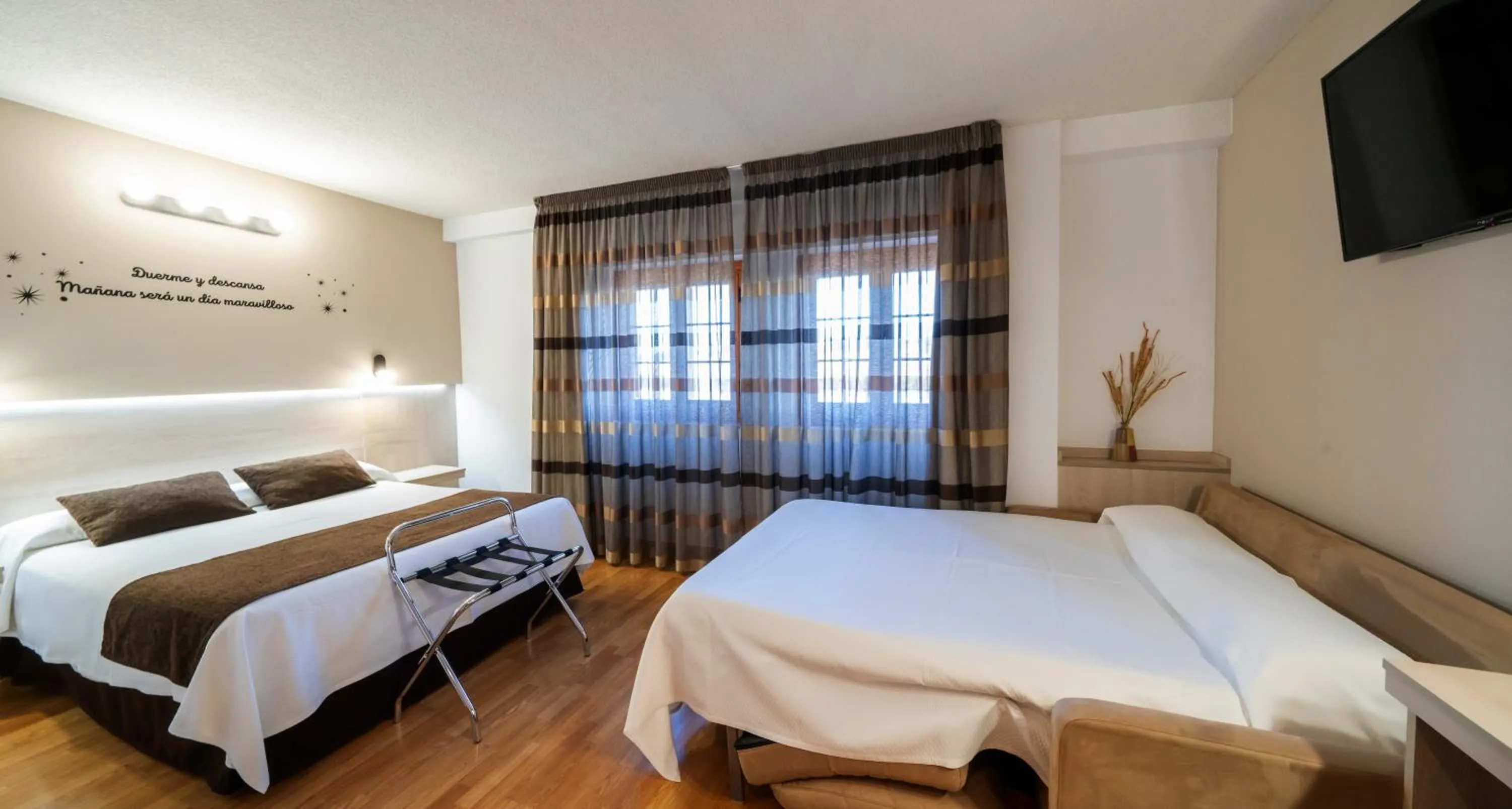 Family Room (2 Adults + 2 Children) in Hotel Mozárbez Salamanca