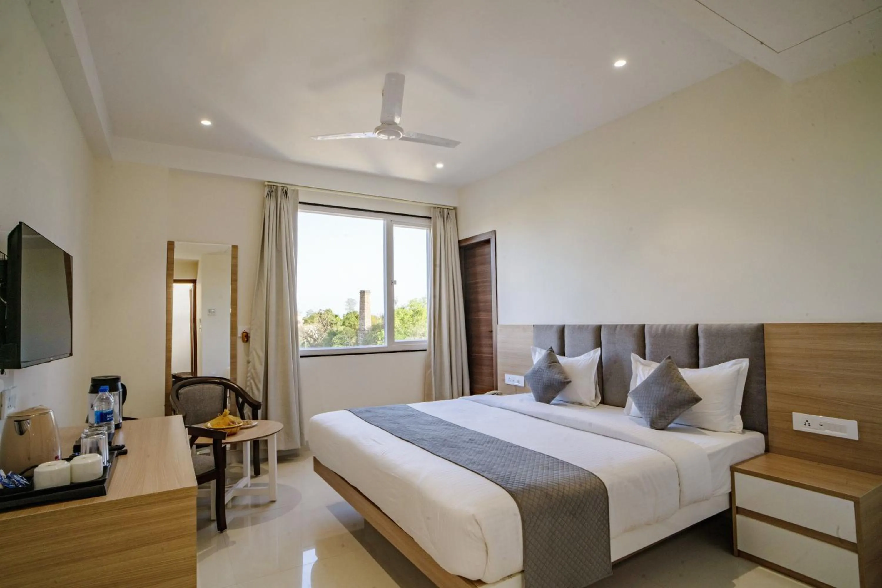 Deluxe Double Room - single occupancy in THE MANGAL VIEW RESIDENCY - A Luxury Boutique Business Hotel