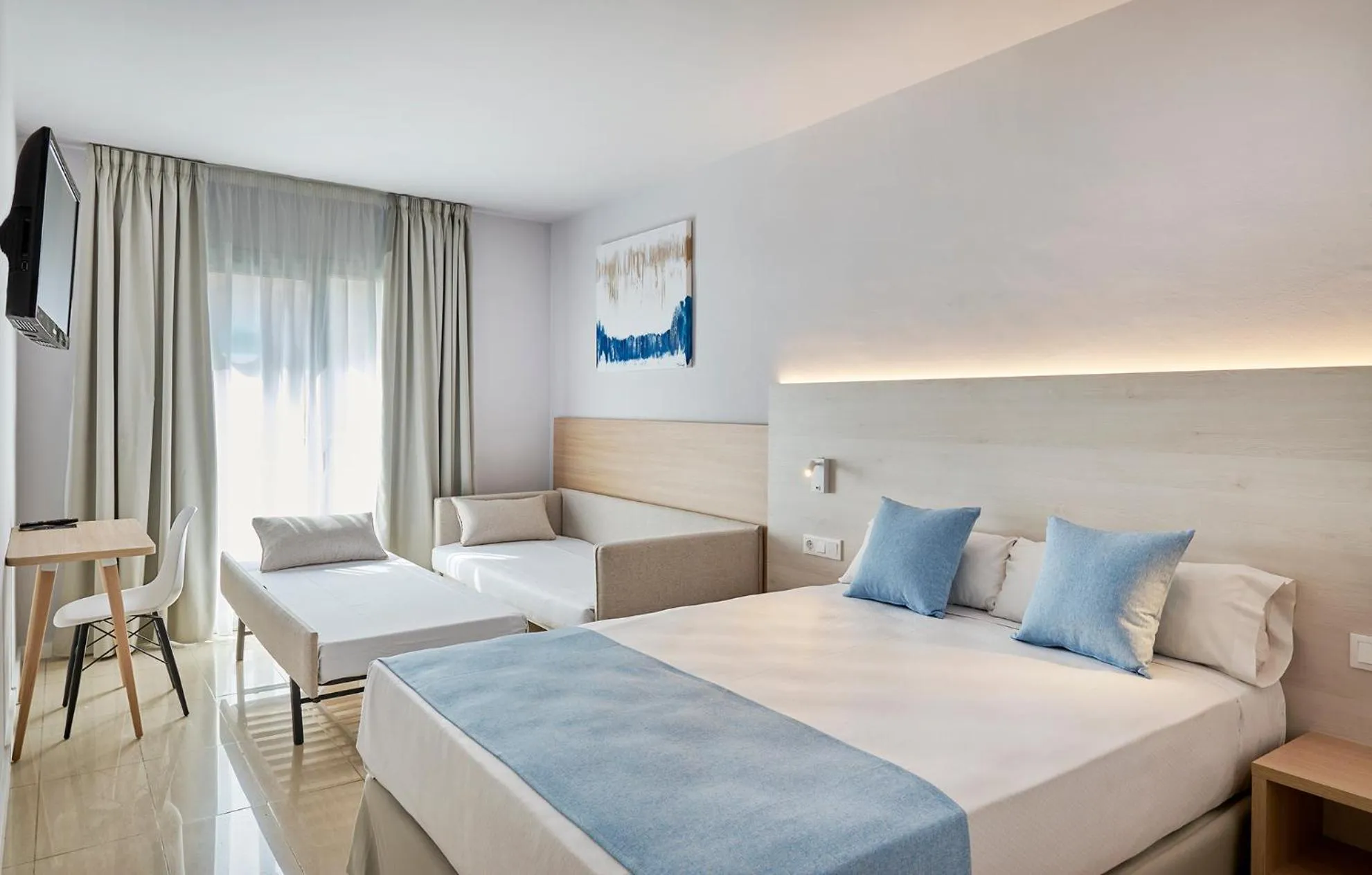 Quadruple Room with Balcony in URH Excelsior