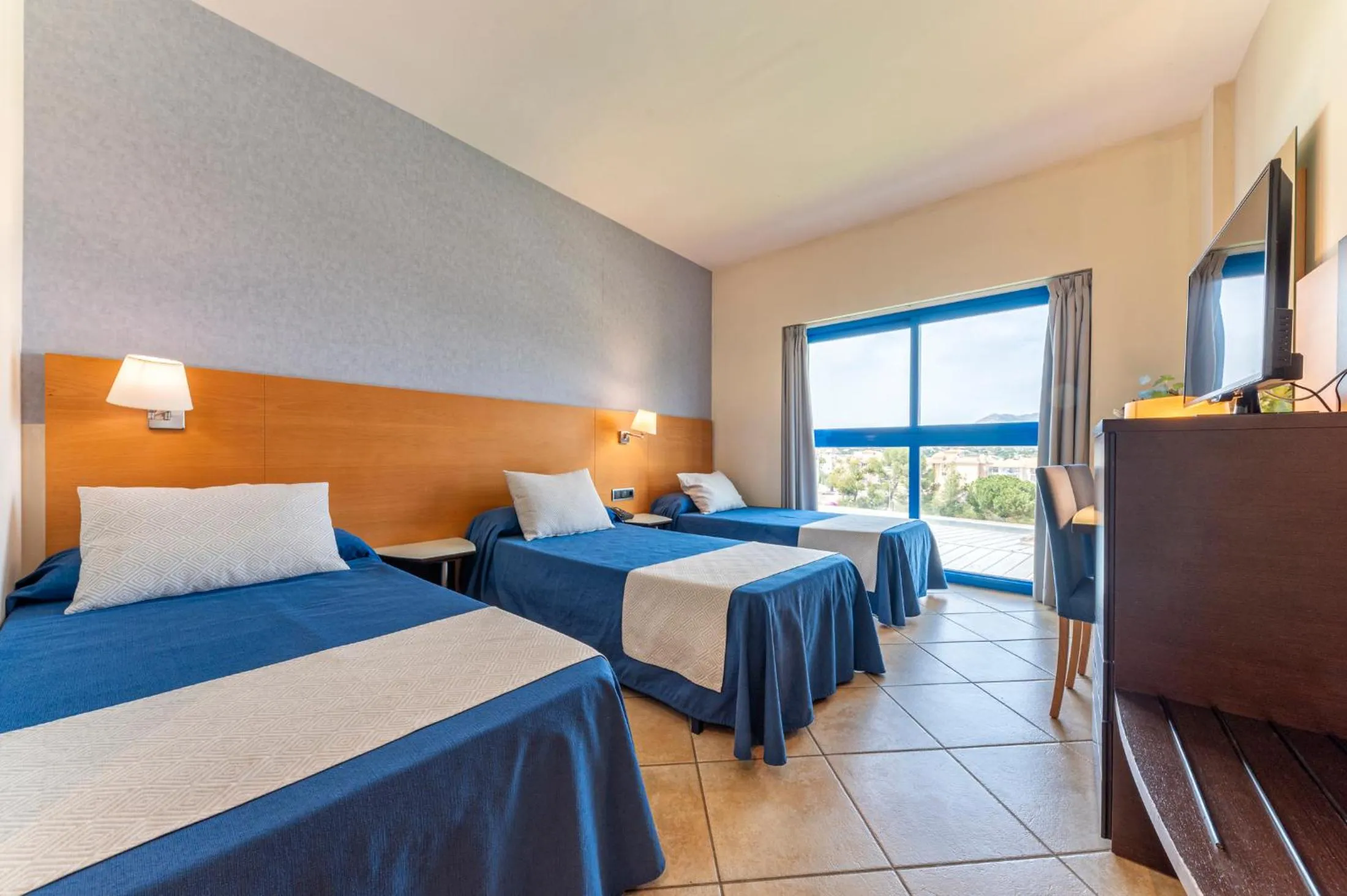 Triple Room in Hotel Rober Palas