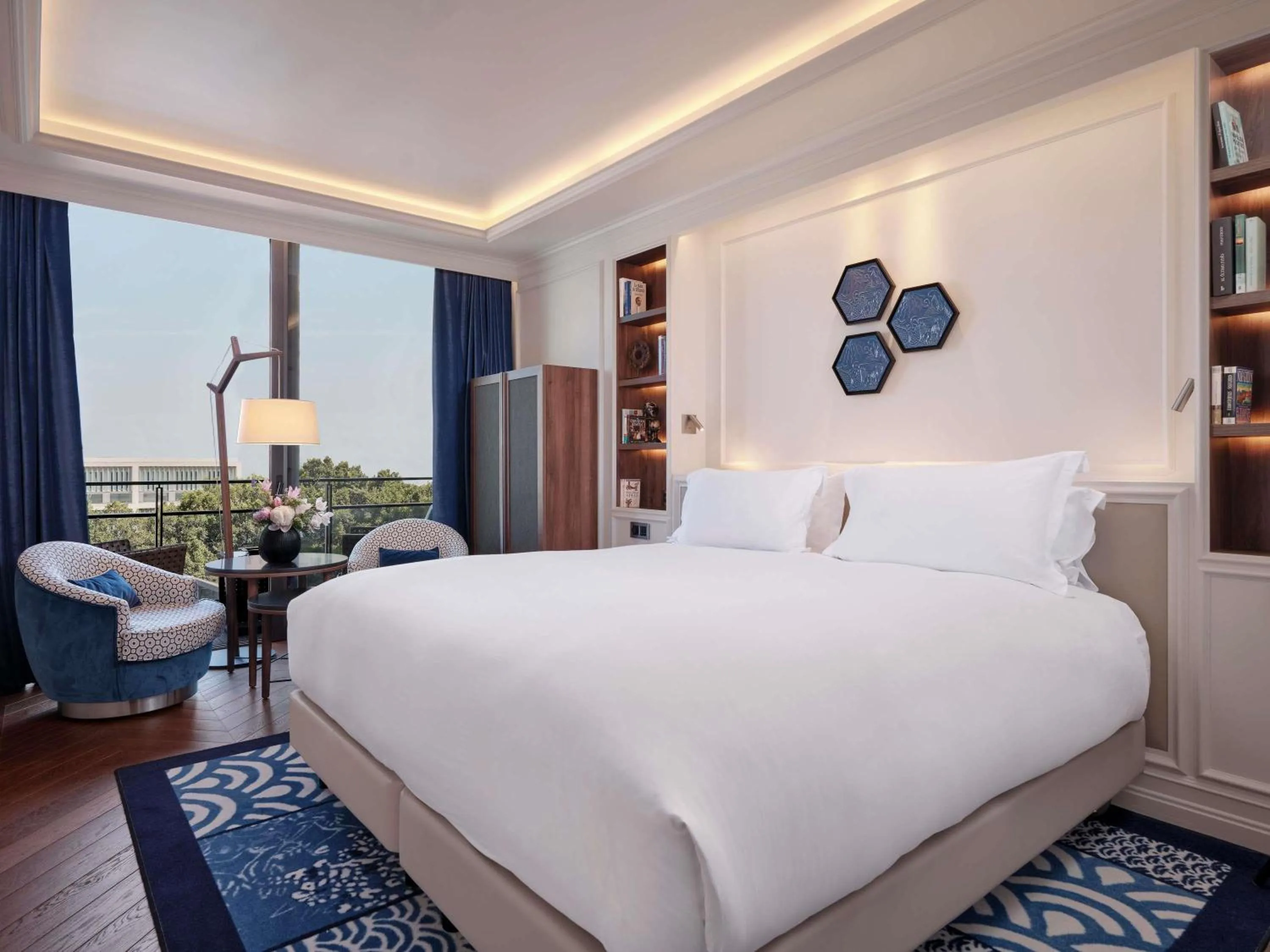 Luxury Twin Room with Balcony and Garden View in Sofitel Barcelona Skipper