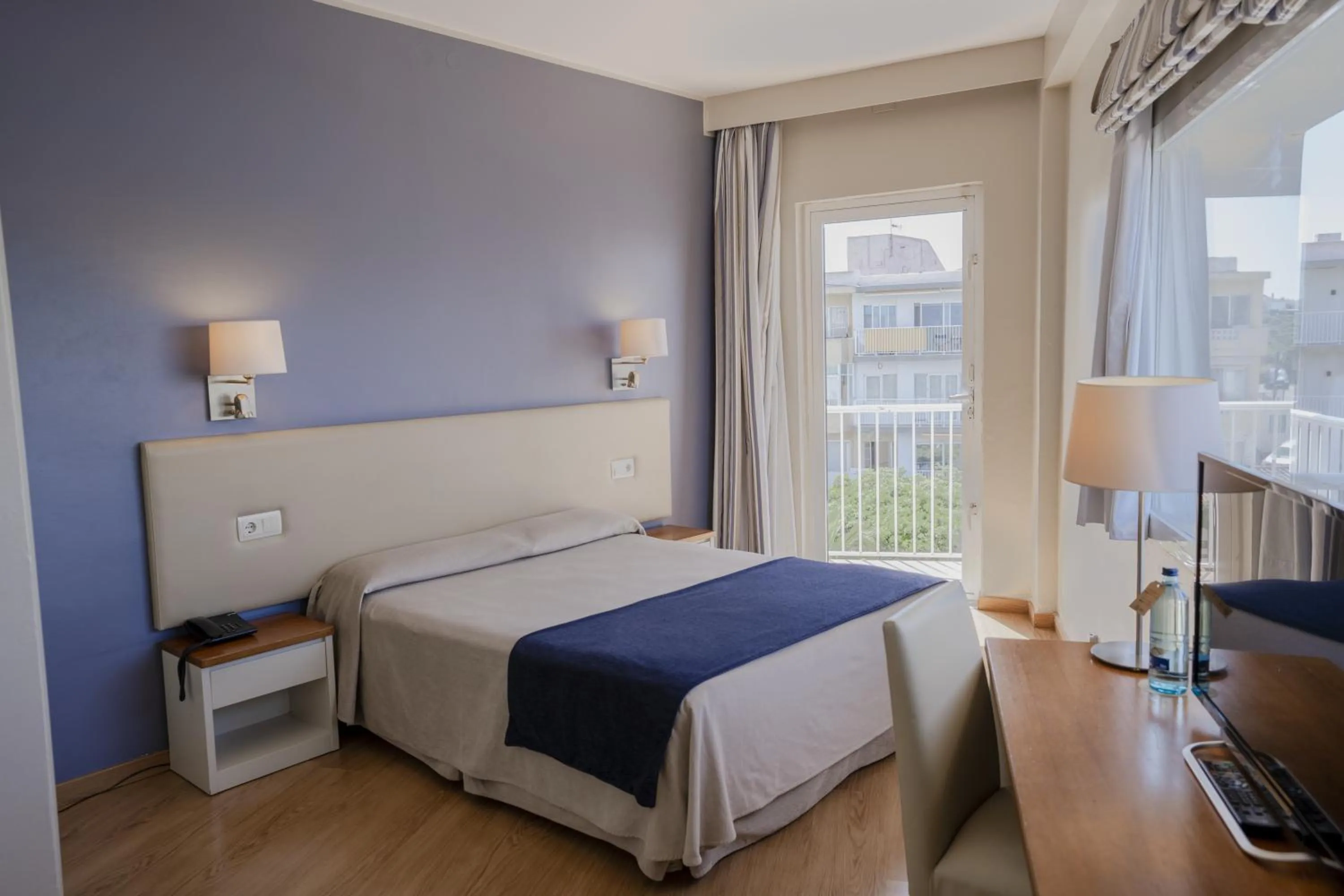 Double Room (1 Adult) in Hotel Agamenón