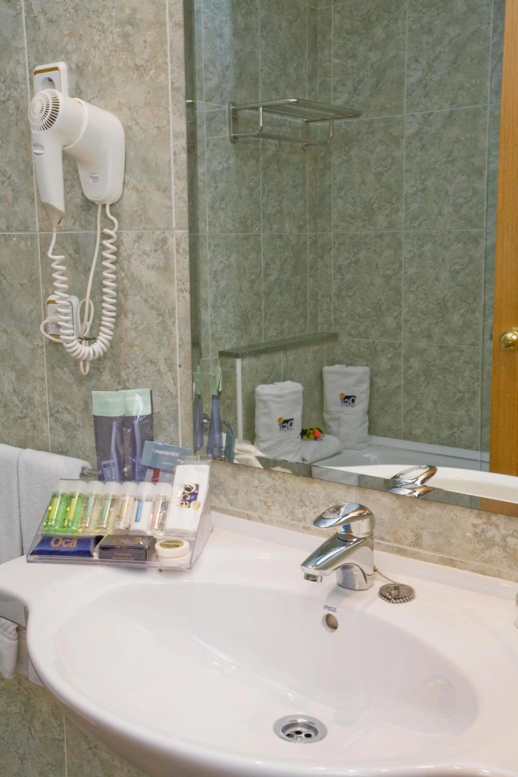 Double or Twin Room with Extra Bed (2 Adults + 1 Child) in Hotel Oca Vermar