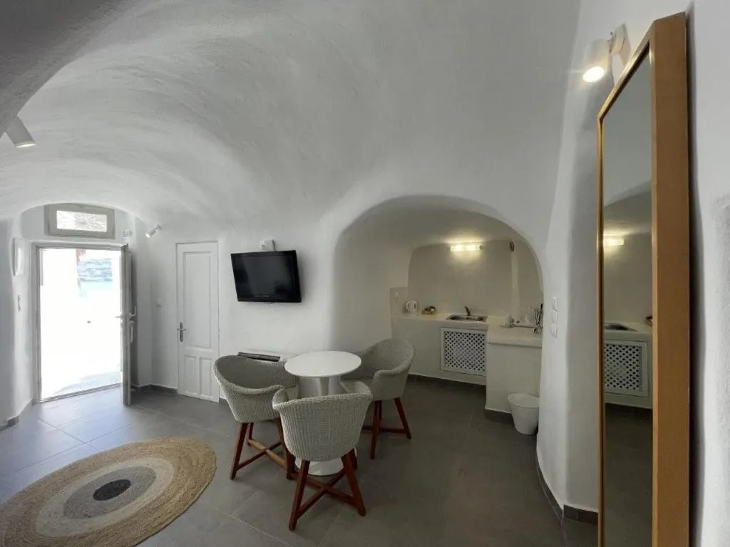  Family Cave Suite with Caldera and Sea View in Vogue Suites