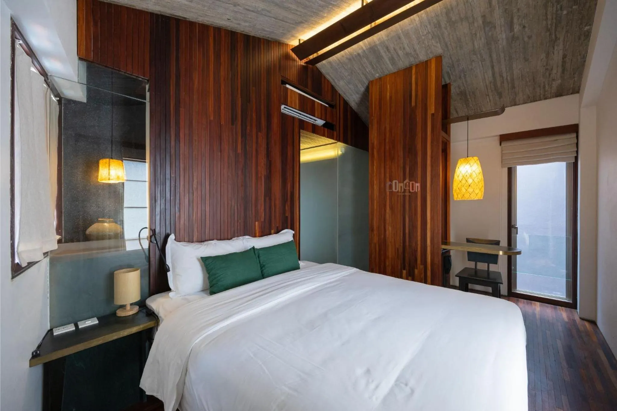 Rainy_Superior double bed city view in Concon house