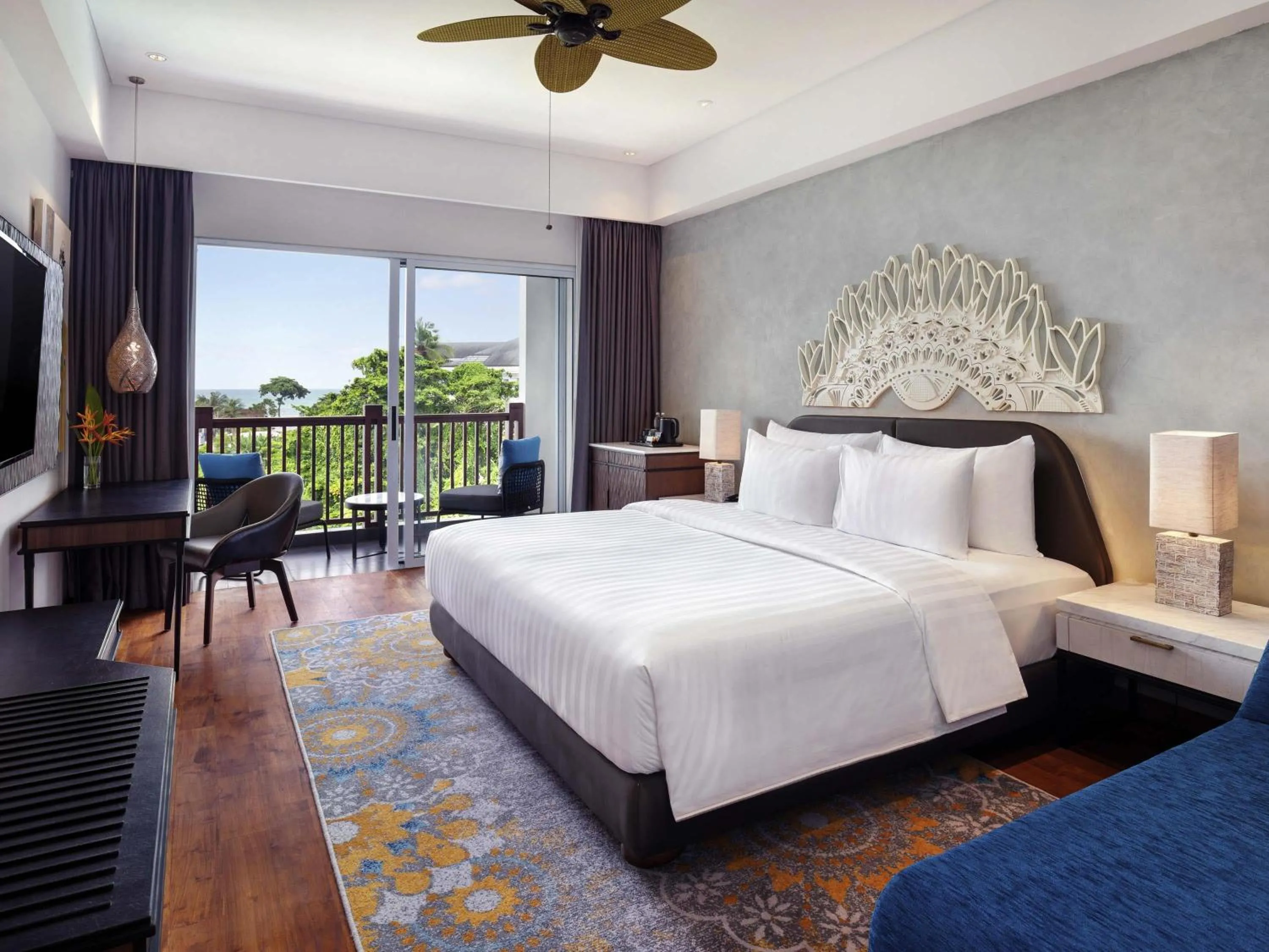 Deluxe King Room Garden View in Grand Mercure Bali Seminyak