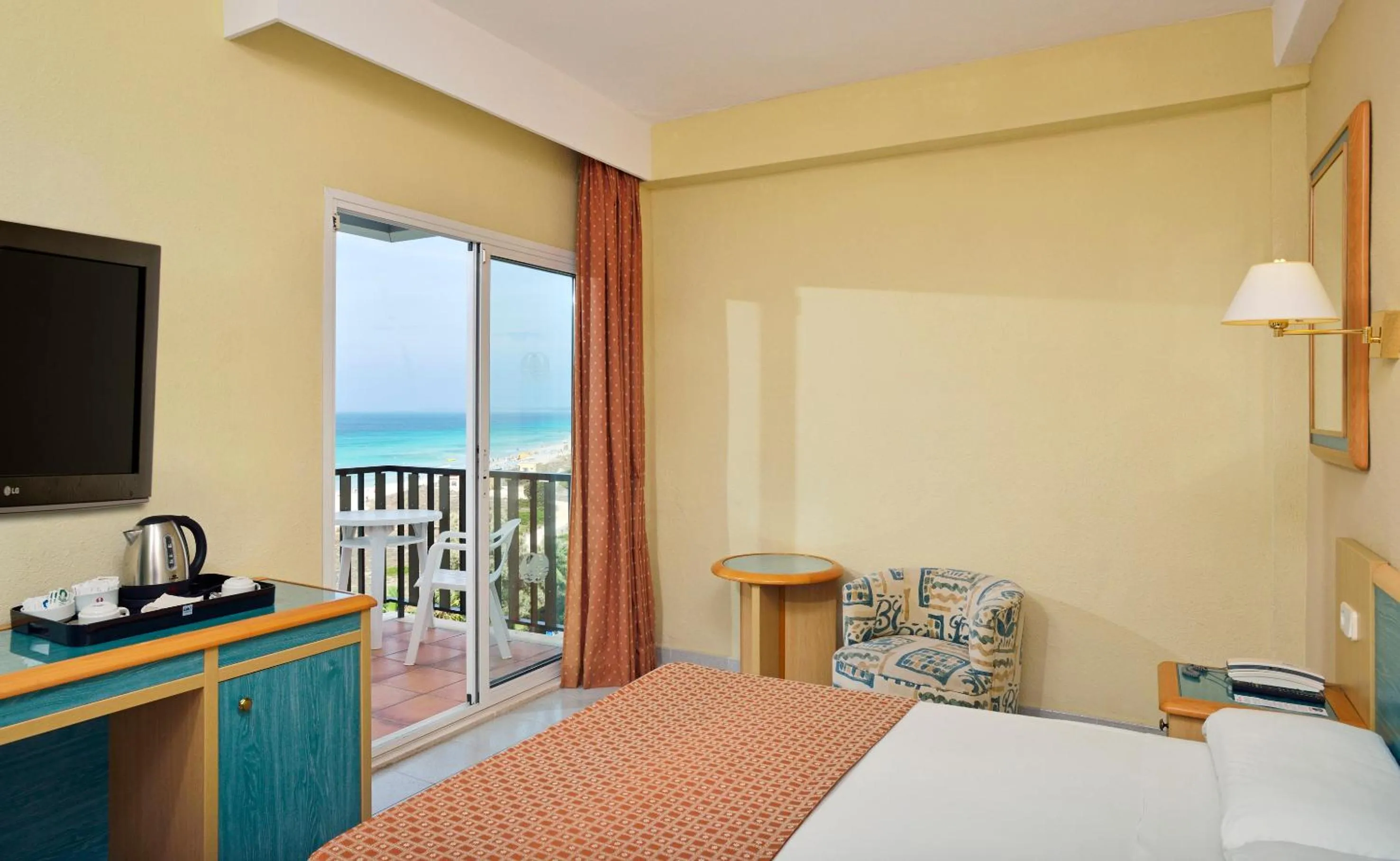 Double or Twin Room with Front Sea View in Sol Milanos Pingüinos