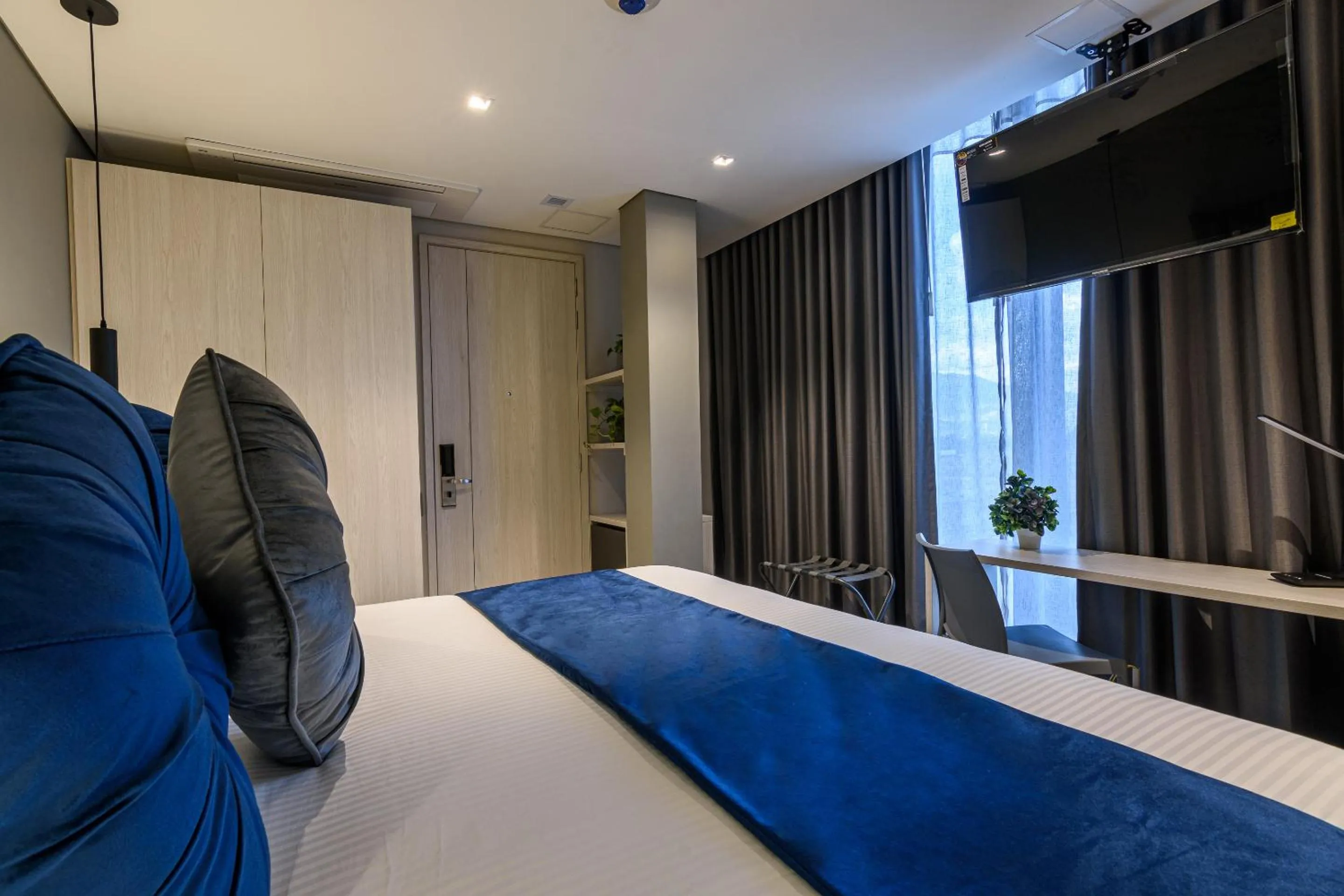 King Room with City View in 4 Sur Hotel