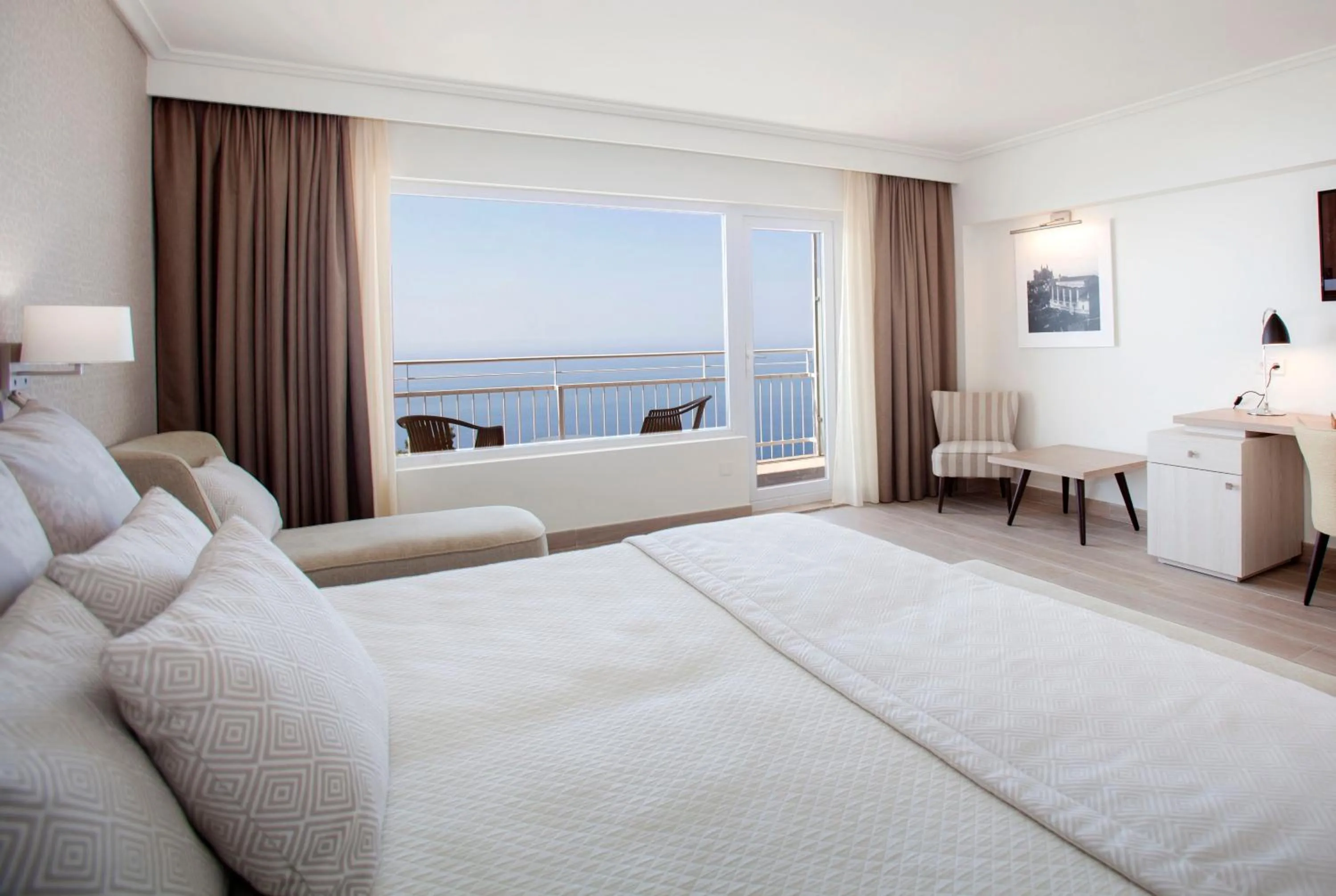 Superior Double Room (2 Adults + 1 Child) in Bordoy Continental Valldemossa