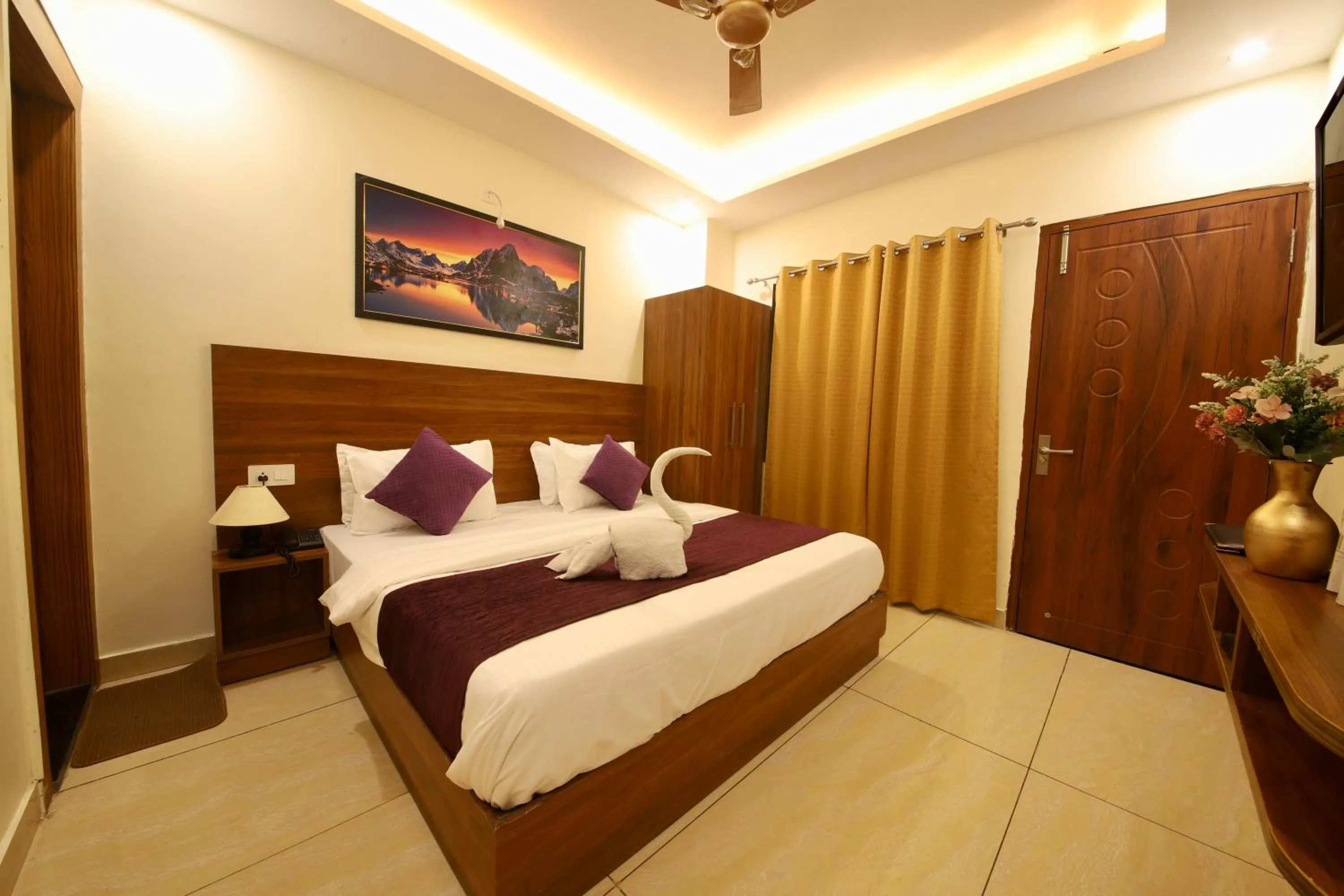 Deluxe Double Room in Perfectstayz Value Forest Valley Near Waterfall