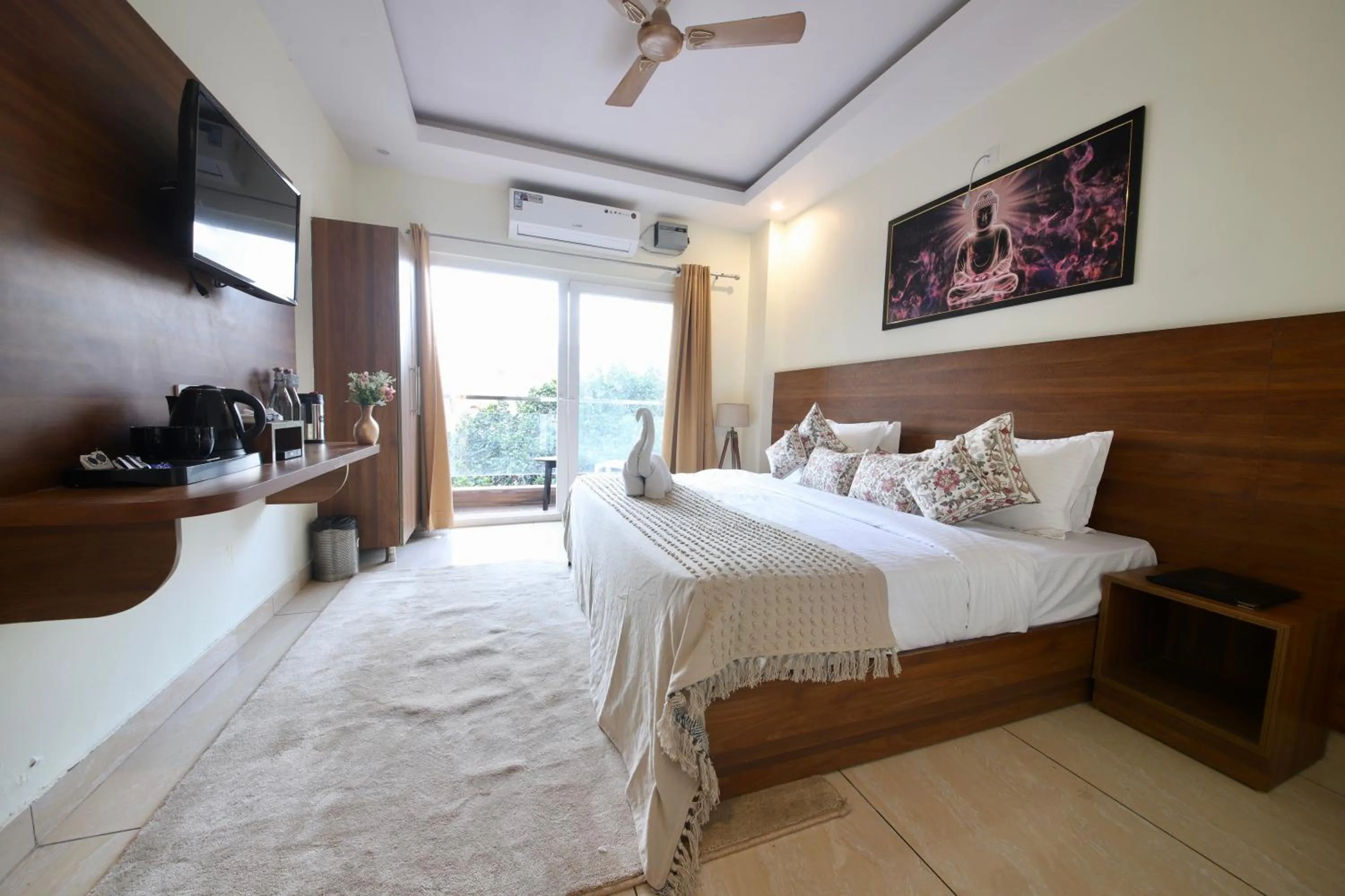 Deluxe Double Room with Balcony in Perfectstayz Value Forest Valley Near Waterfall