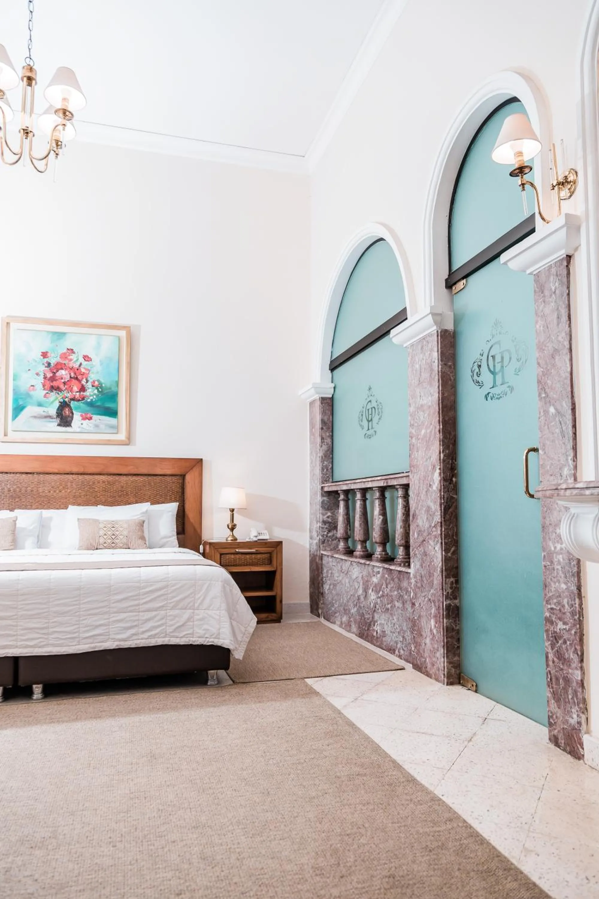 Suite with Hot Tub in Gran Hotel del Paraguay