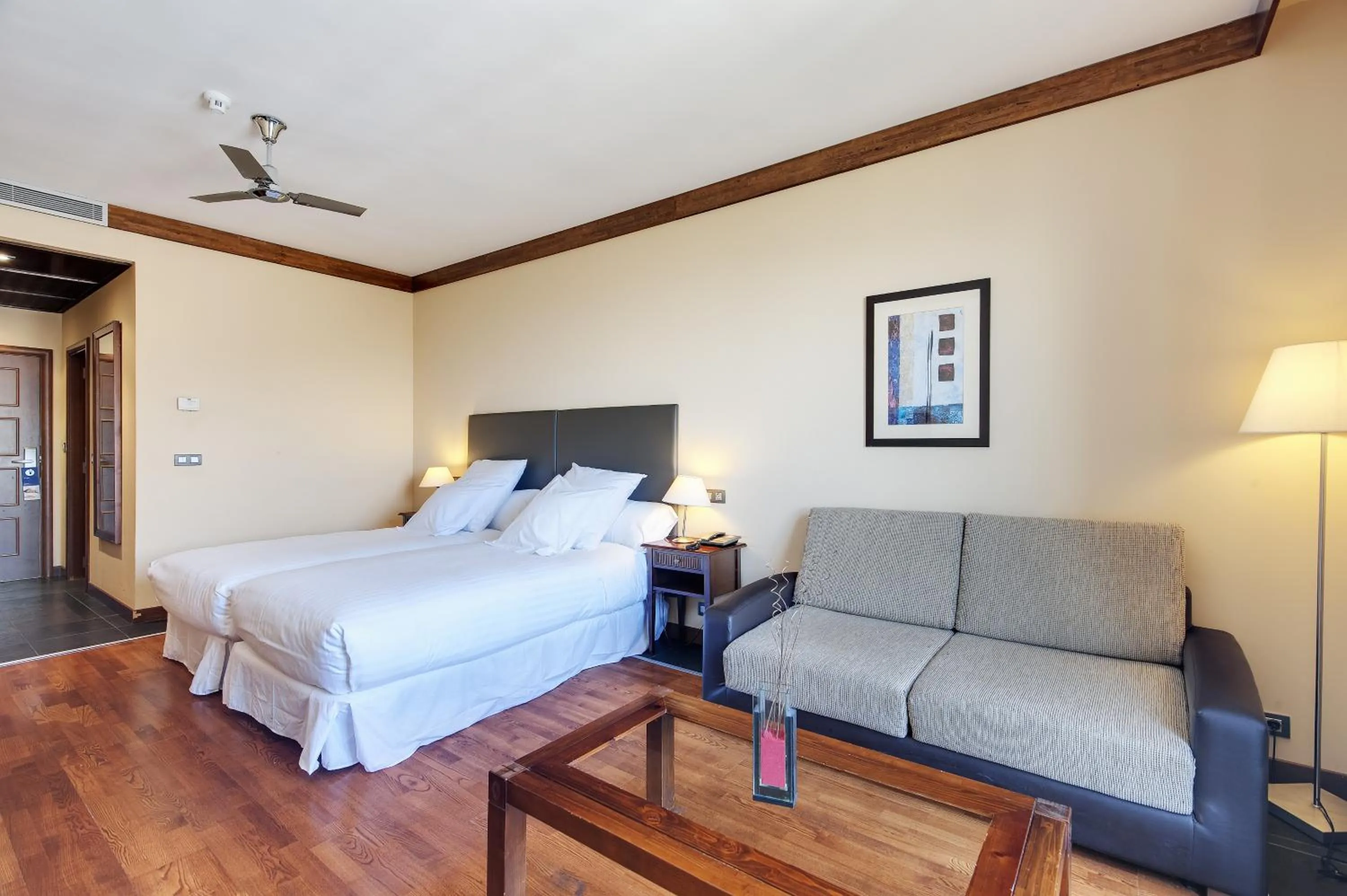 Superior Family Room (2 Adults + 2 Children) in Hotel & Spa Real Badaguás Jaca