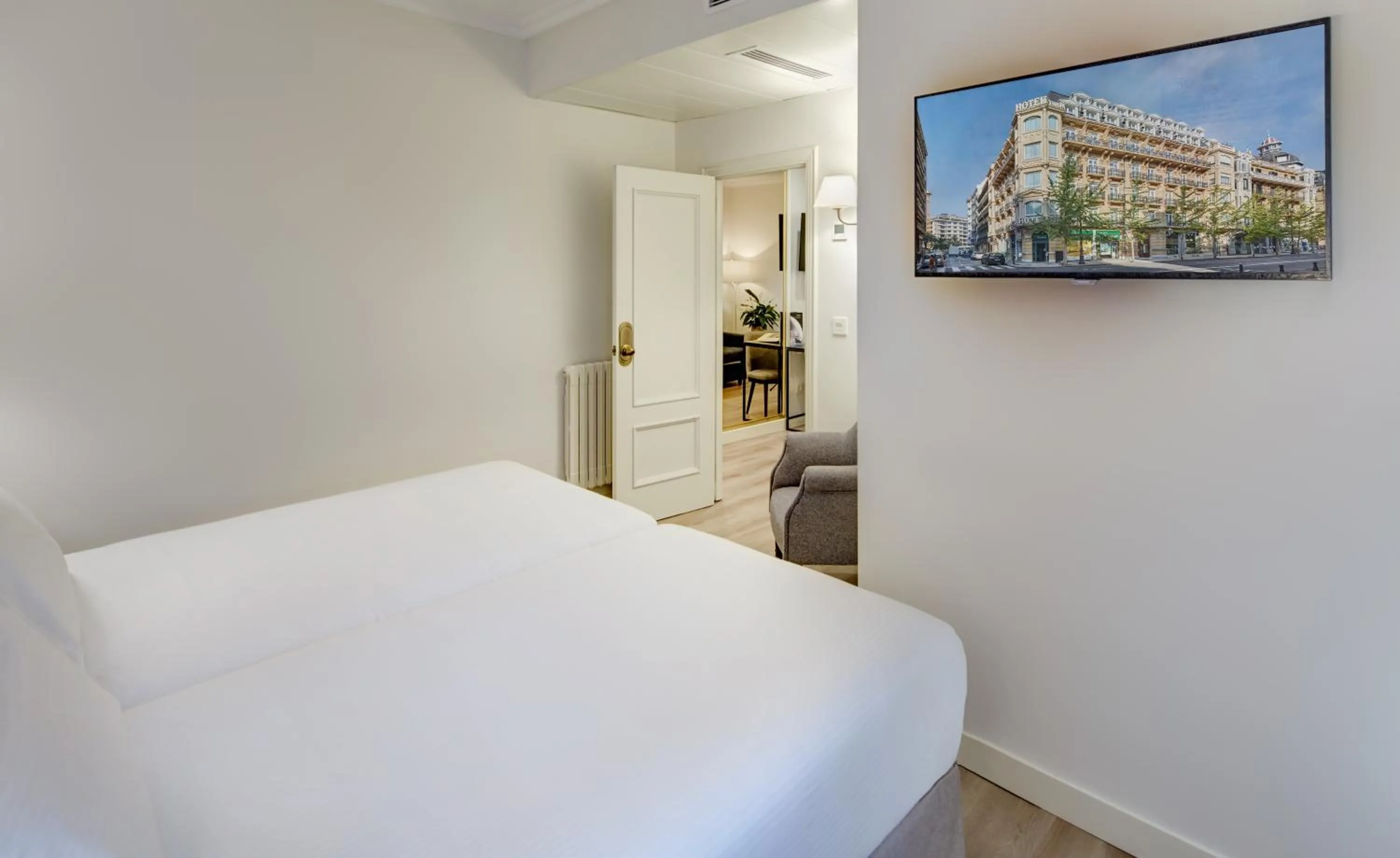 Double Room with Extra Bed (3 Adults) in Sercotel Hotel Europa