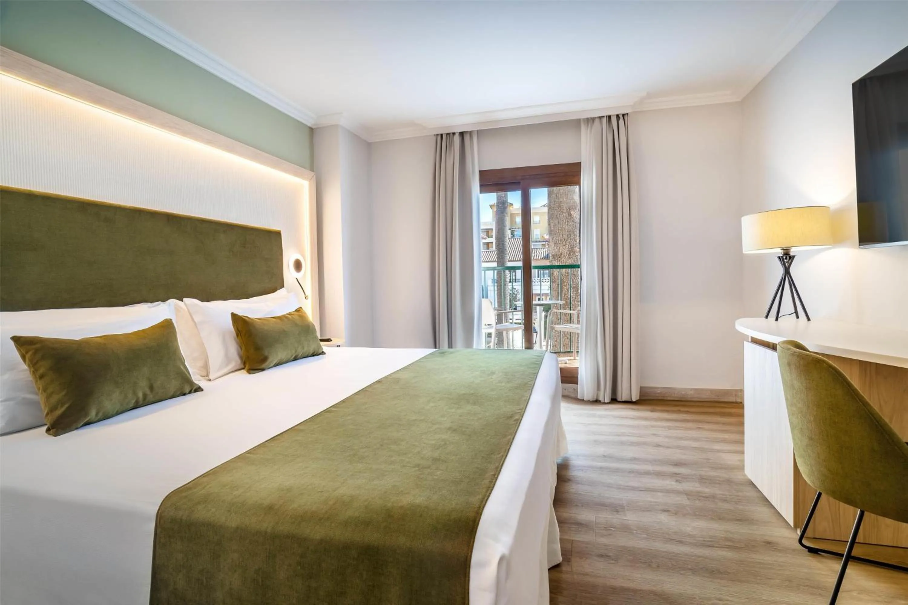 Two Connecting Deluxe Double Rooms with Pool View in Barceló Isla Canela