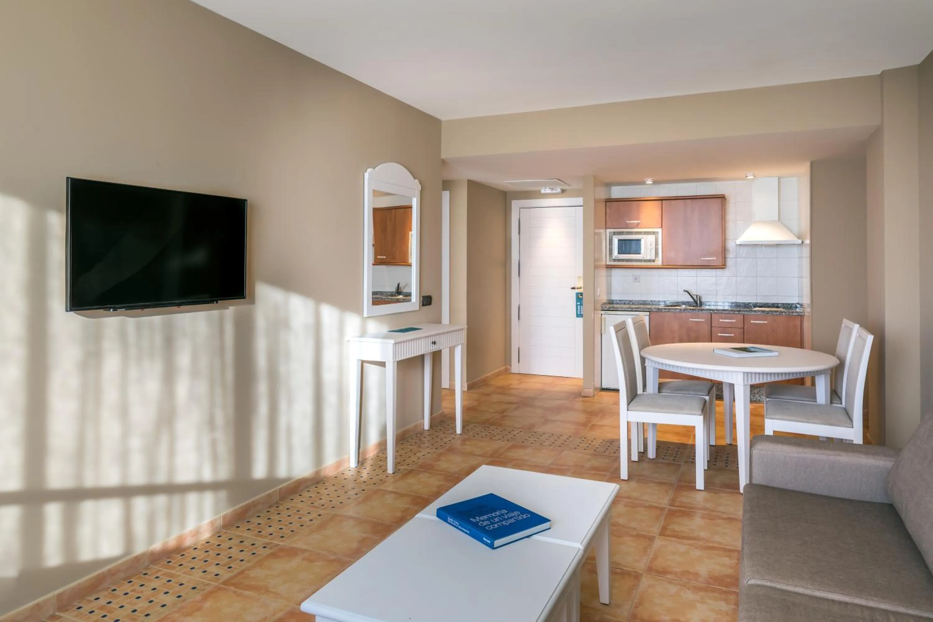 Deluxe Two-Bedroom Apartment (2 Adults + 3 Children) in Occidental Isla Cristina