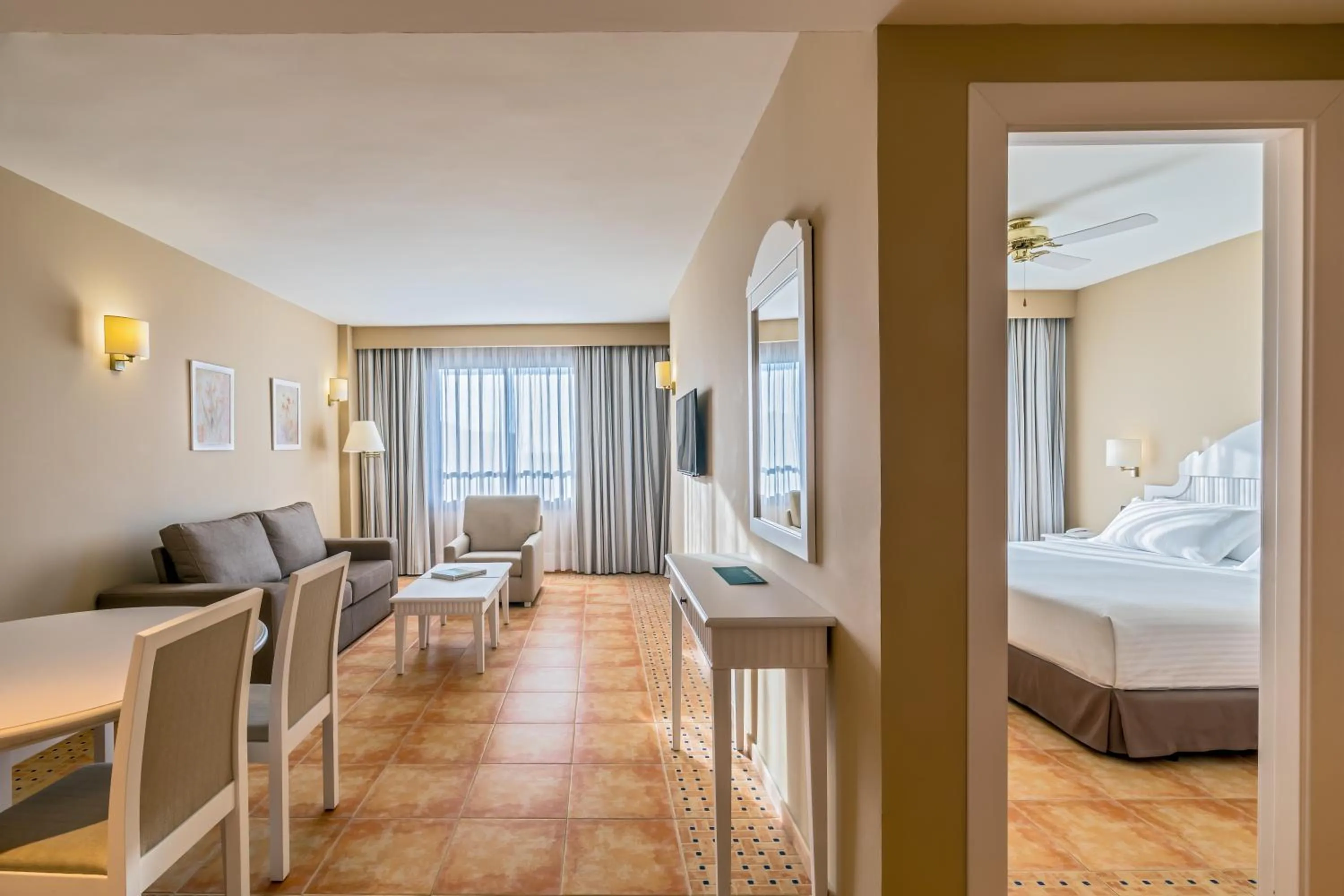 Deluxe One-Bedroom Apartment (2 adults + 1 child) in Occidental Isla Cristina