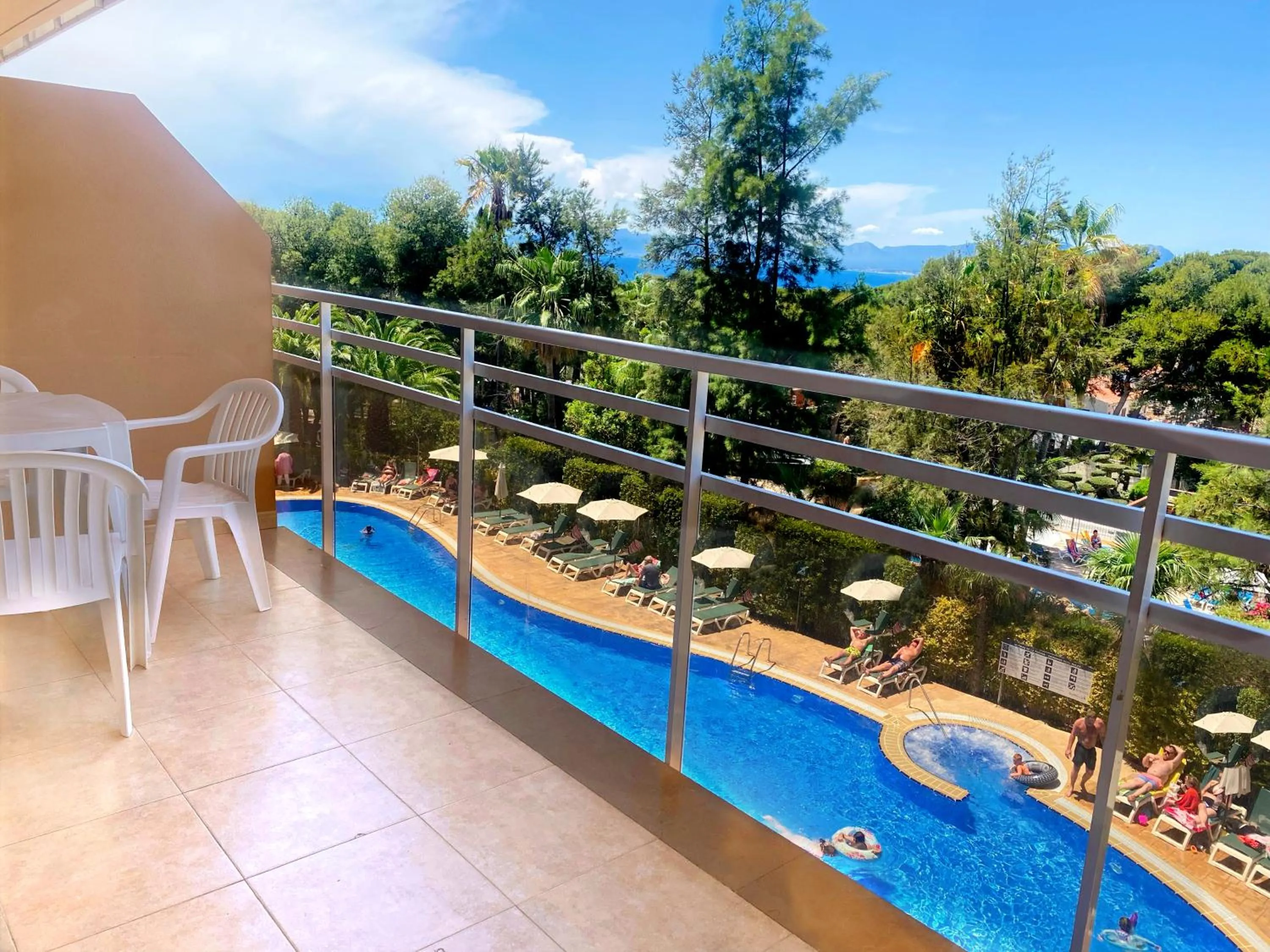 One-Bedroom Apartment with Pool View in Aparthotel SunClub Salou