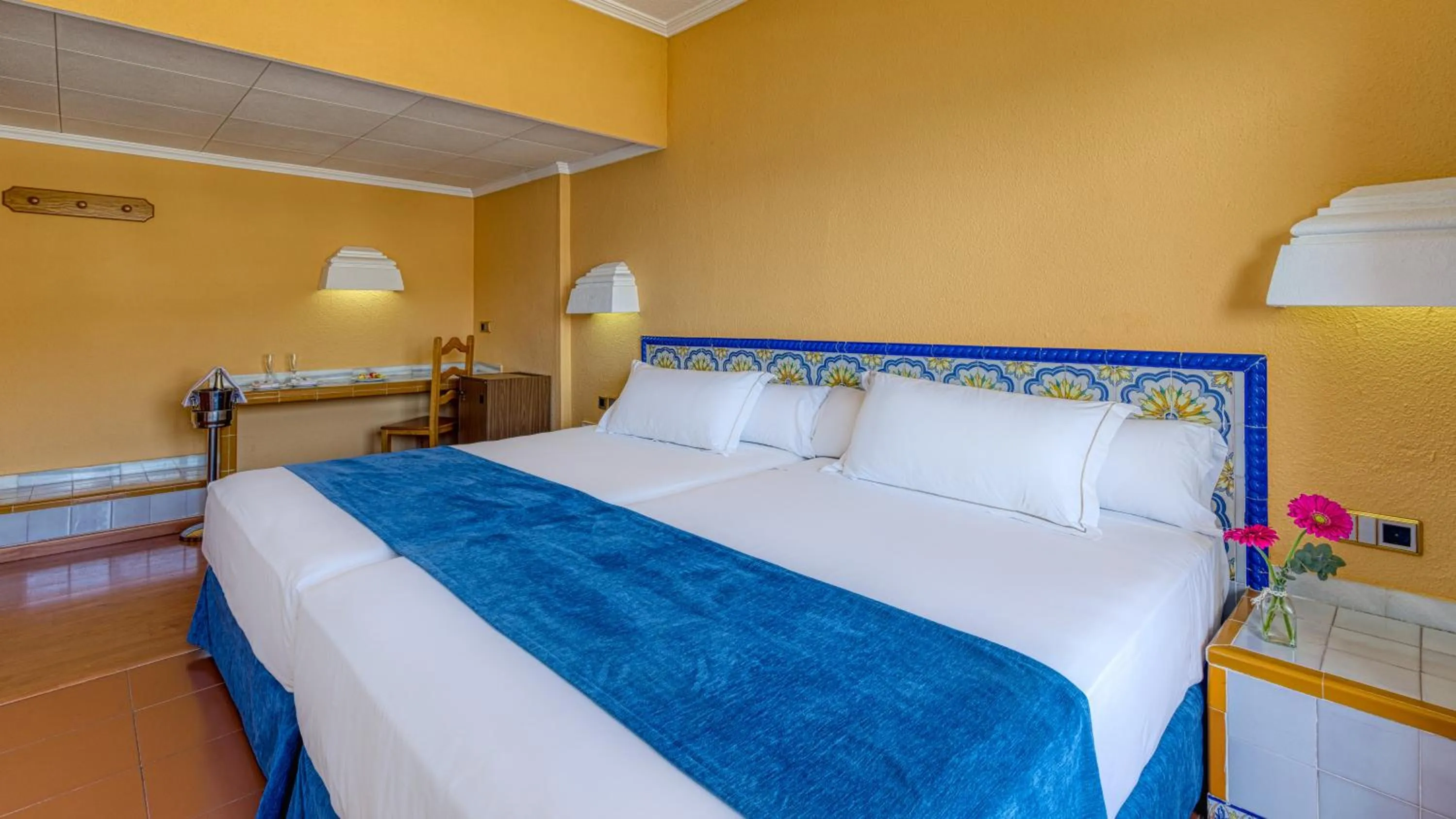 Twin Room in Playadulce