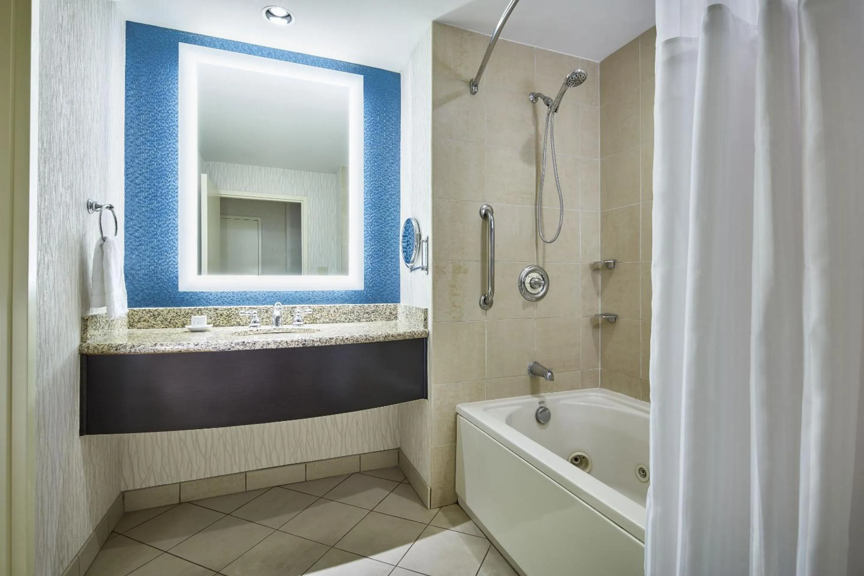 Soco Luxury Room, 2 Queens, Non Smoking in Harrah's Cherokee, A Caesars Destination