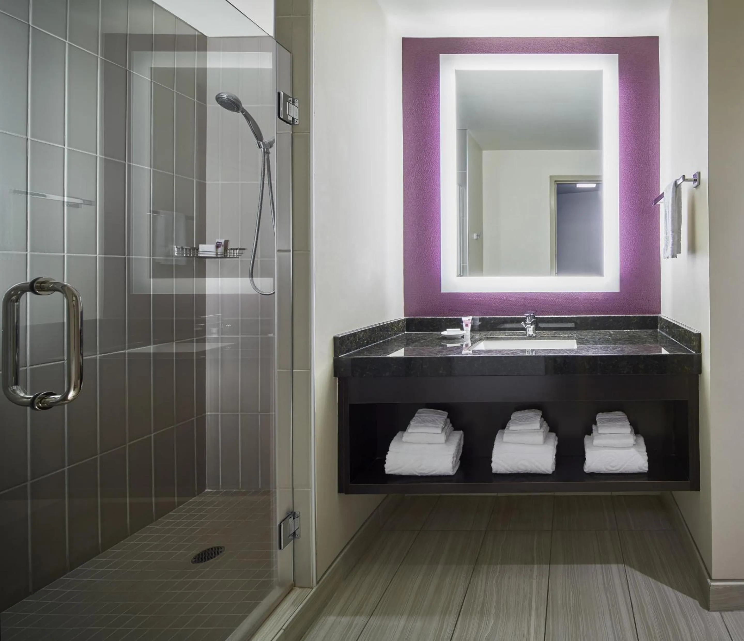 River Tower Deluxe Room 2 Queens	 in Harrah's Cherokee Valley River, A Caesars Destination