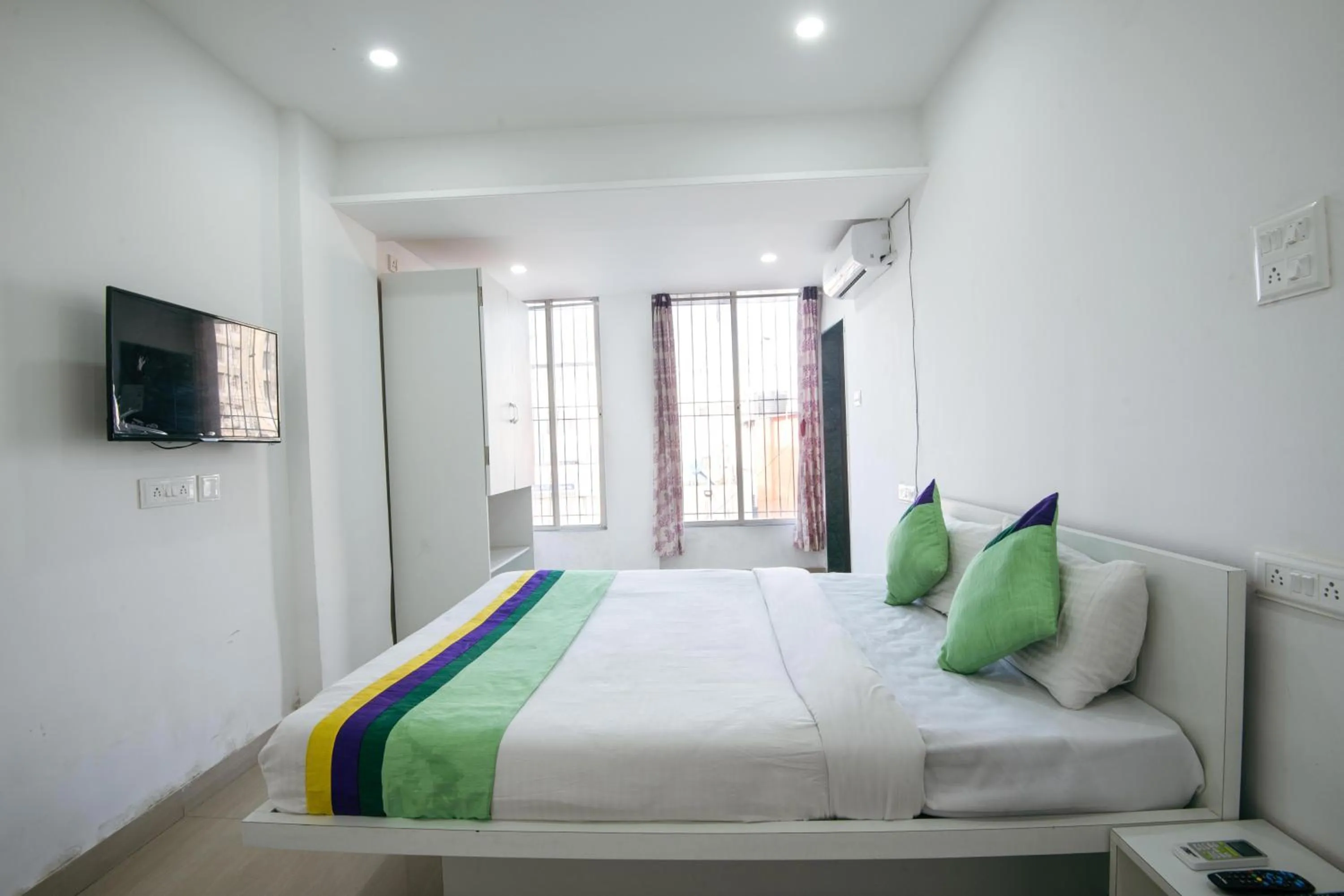 Spacious Premium Room - single occupancy in Treebo Empire Executive, Hinjewadi