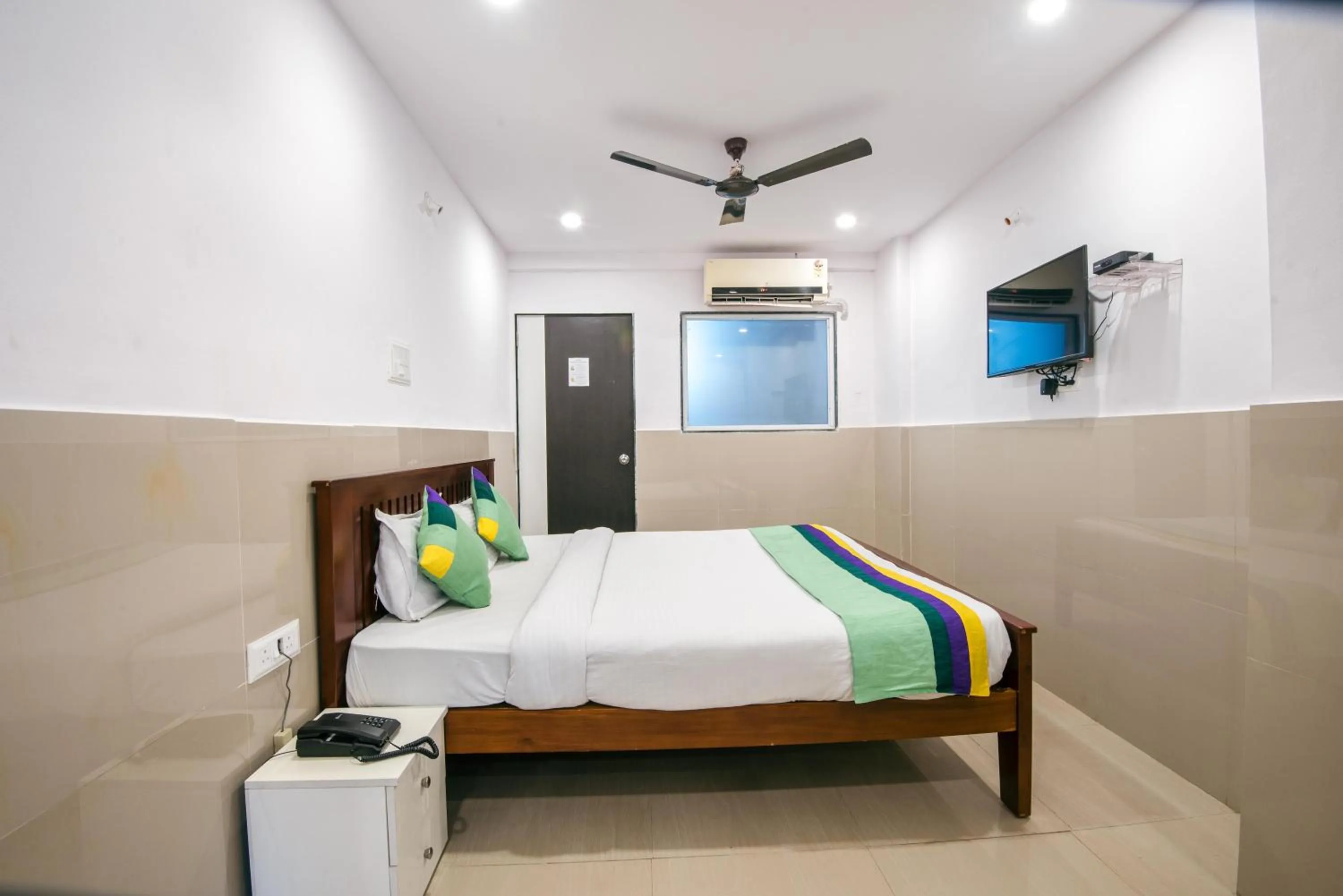 Standard Room - single occupancy in Treebo Empire Executive, Hinjewadi