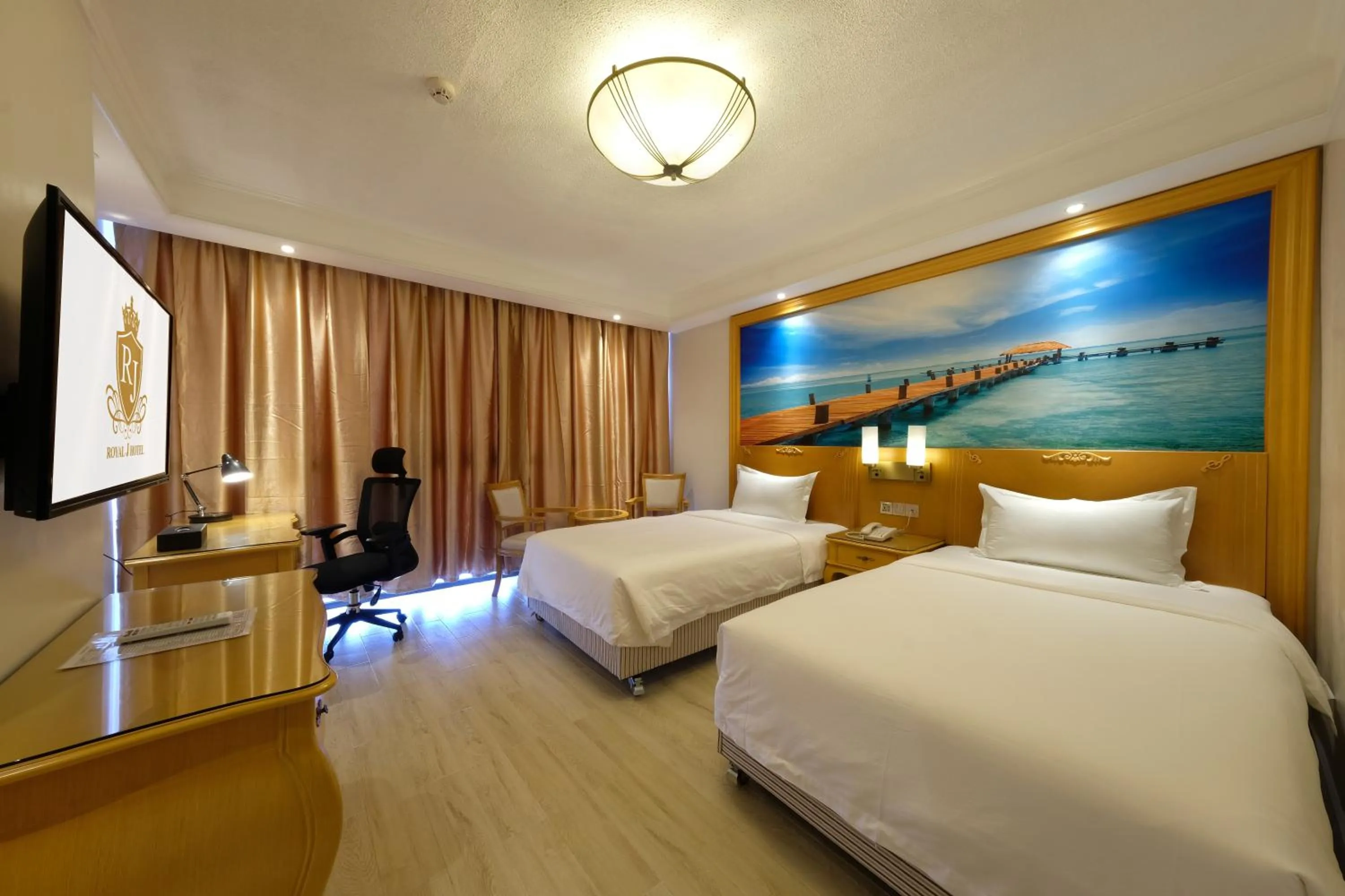 Standard Twin Room in ROYAL J HOTEL