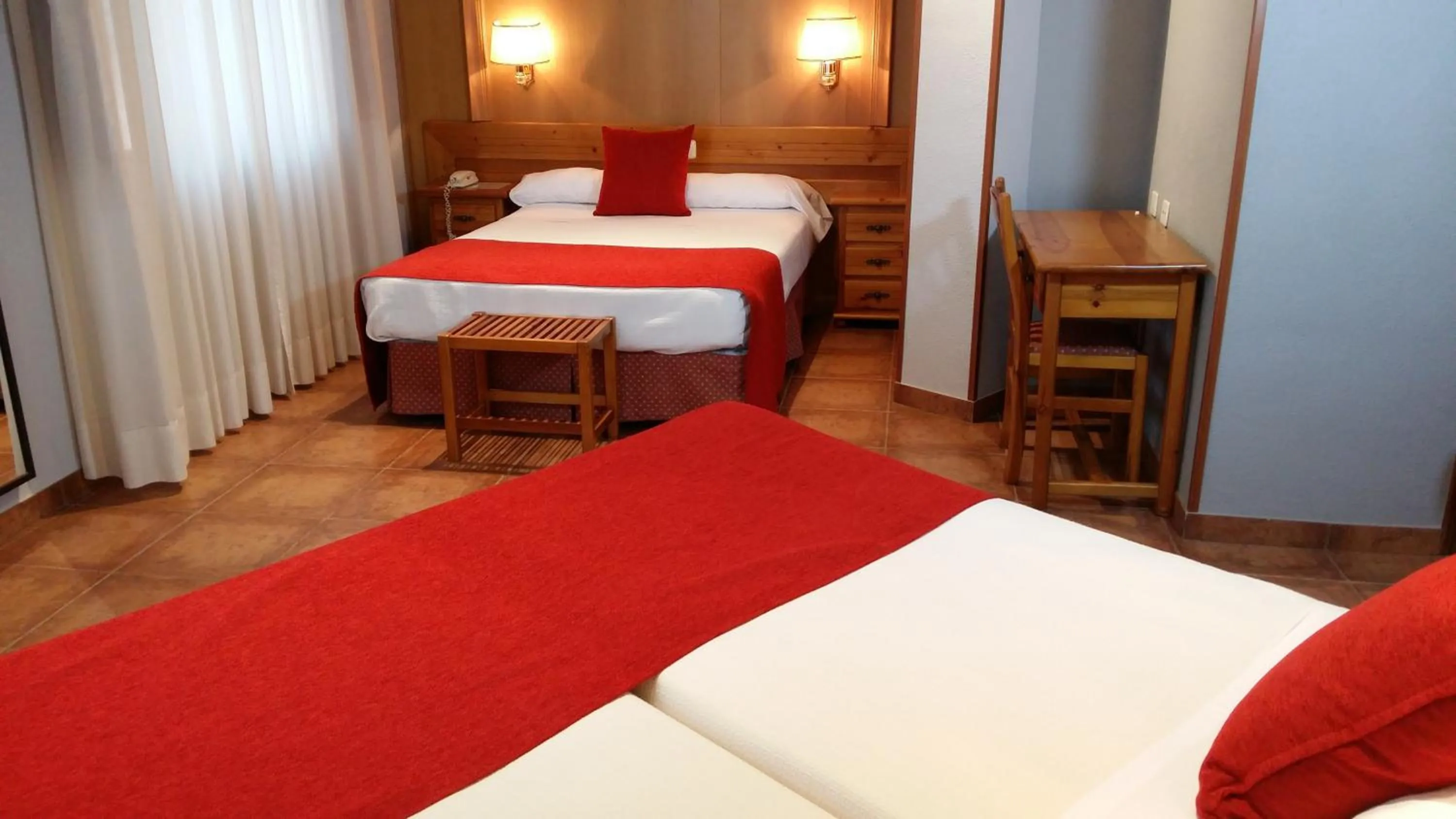 Standard Family Room in Hotel Real De Toledo