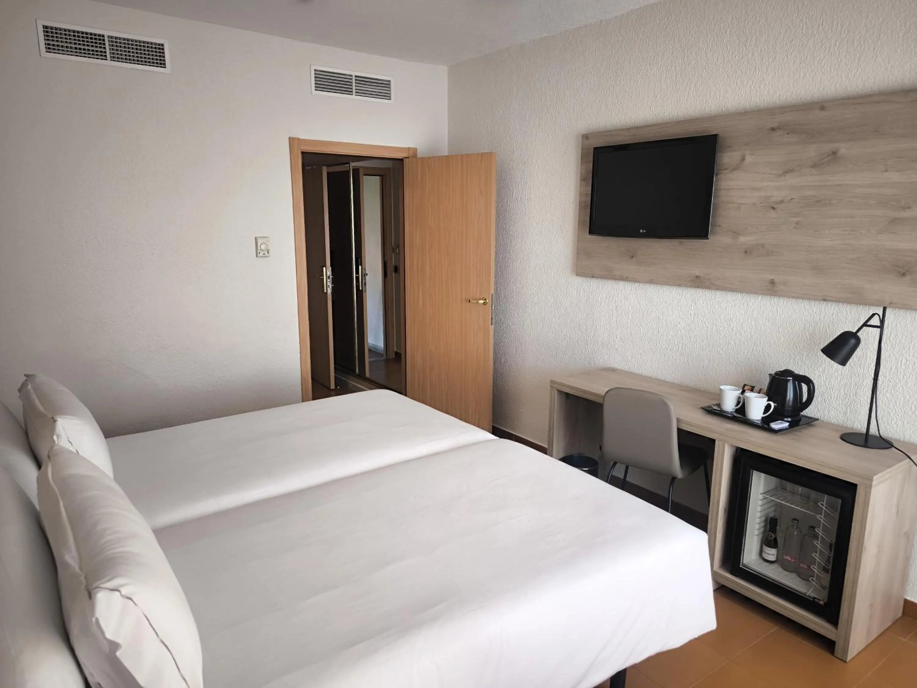 Deluxe Twin Room with Sea View in Mirador del Cabo Designed For Adults