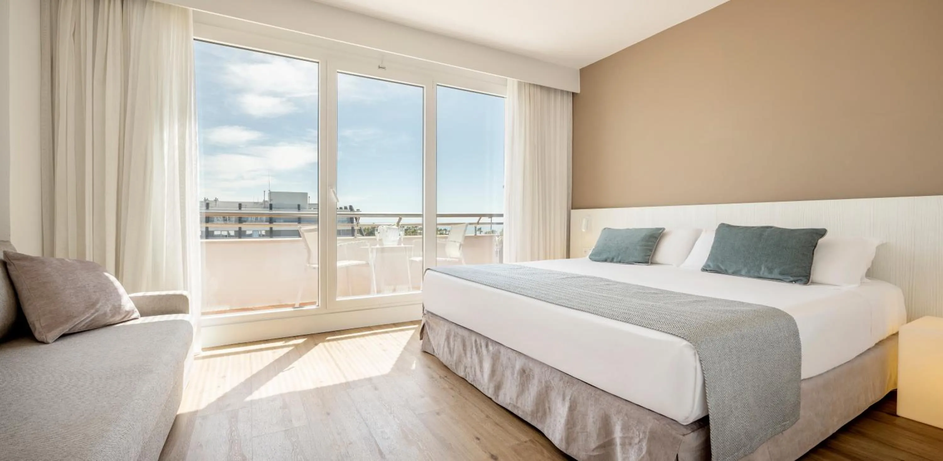 Standard Twin Room with Sea View in Ilunion Islantilla