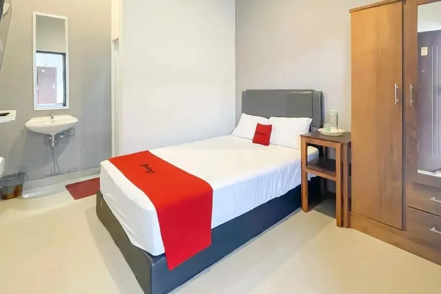 Standard Double Room in RedDoorz Plus near Alun Alun Kota Blora