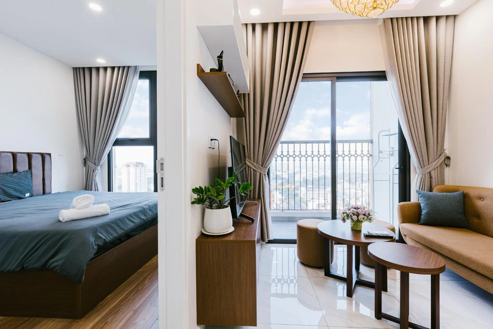 One-Bedroom Apartment with Lake View in Muse Hanoi Lake View Luxury Apartment - D' Eldorado