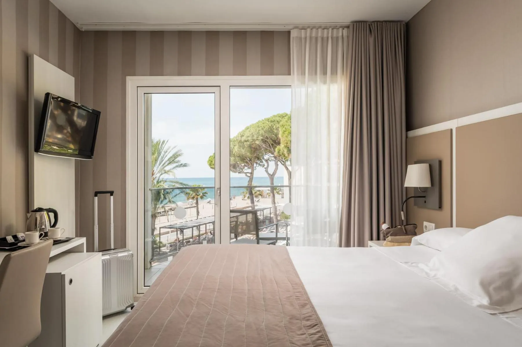 Double or Twin Room with Pool and Sea View in Estival Centurión Playa