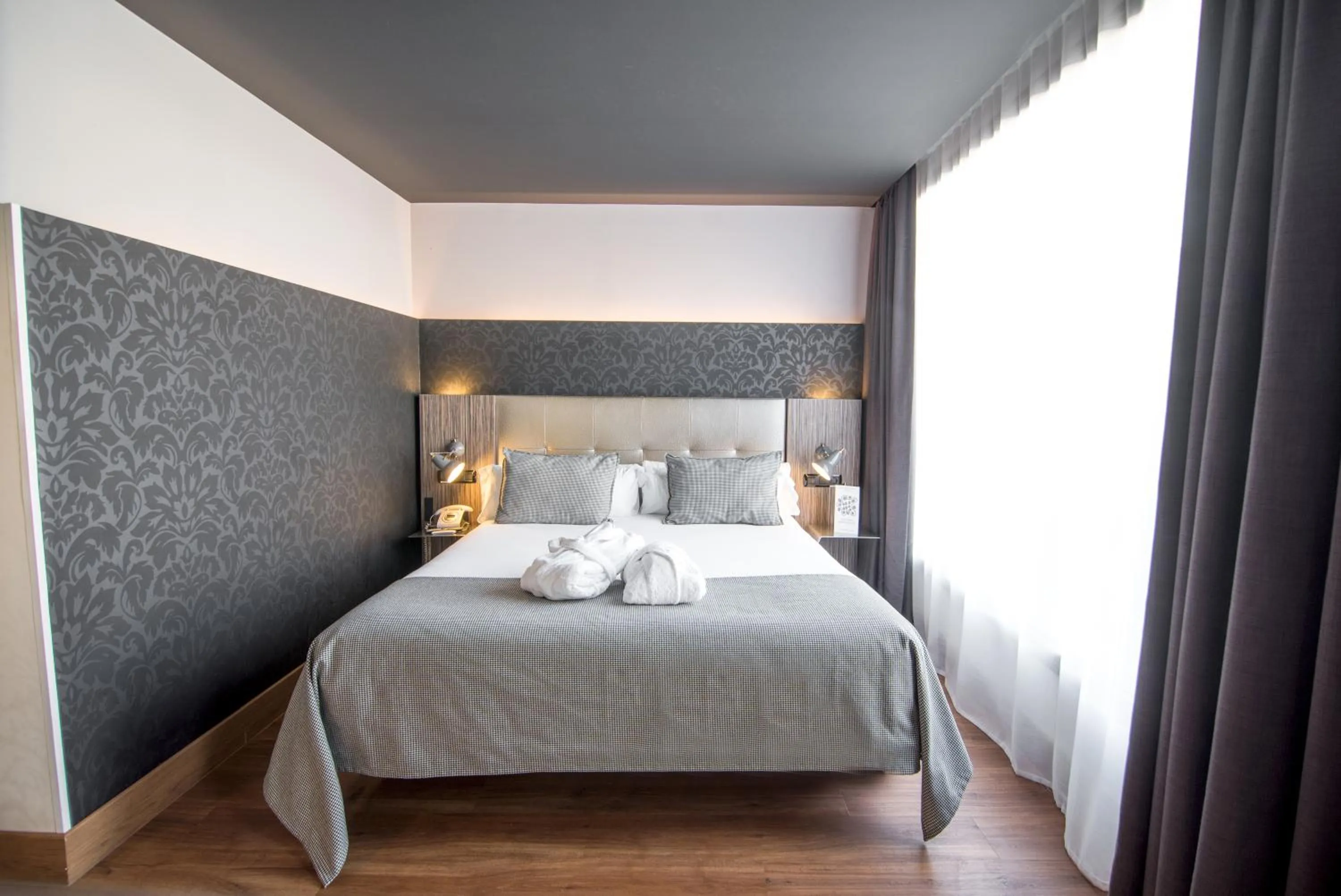 Double Room with Terrace in Petit Palace Museum