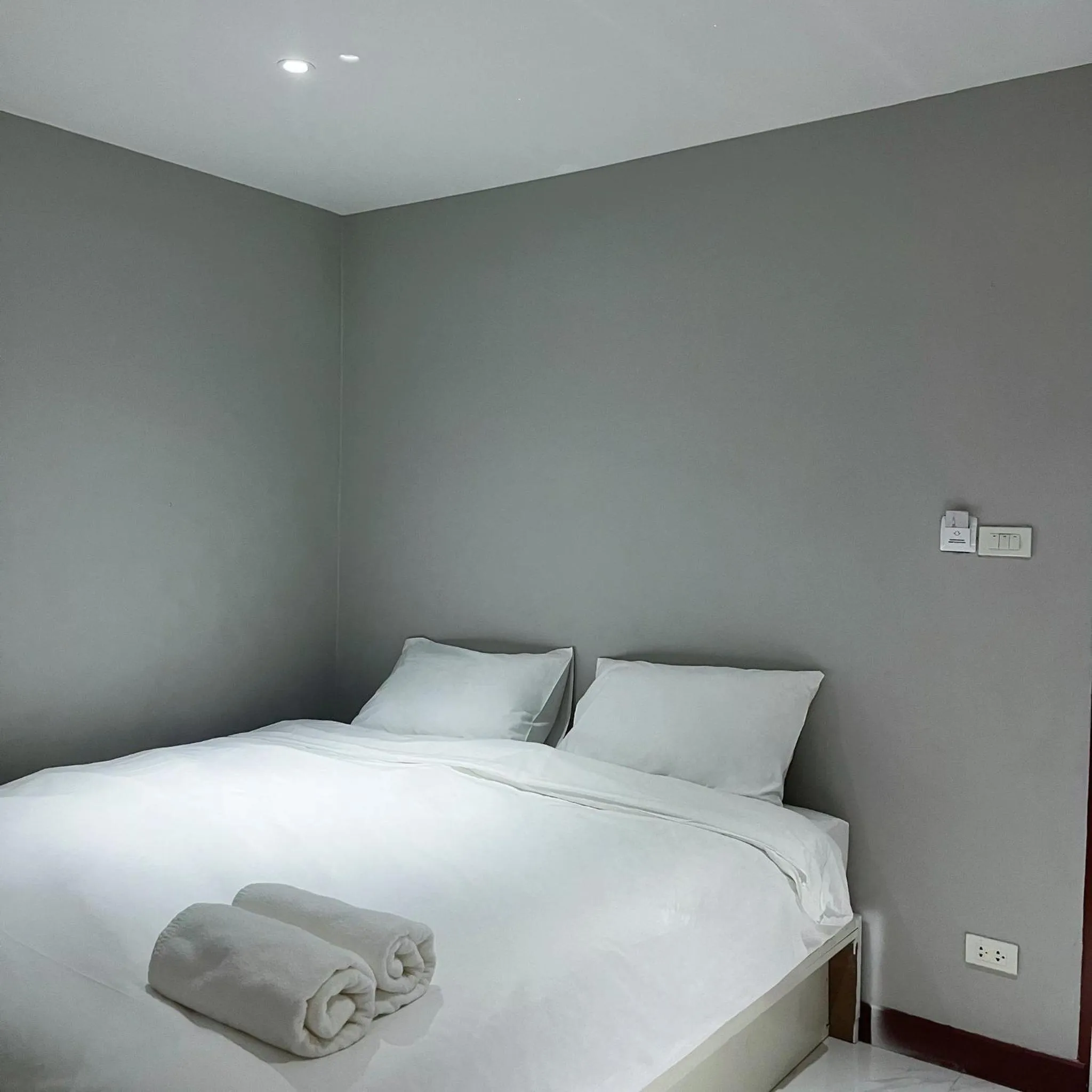 Budget Double Room in Aowmana Hotel