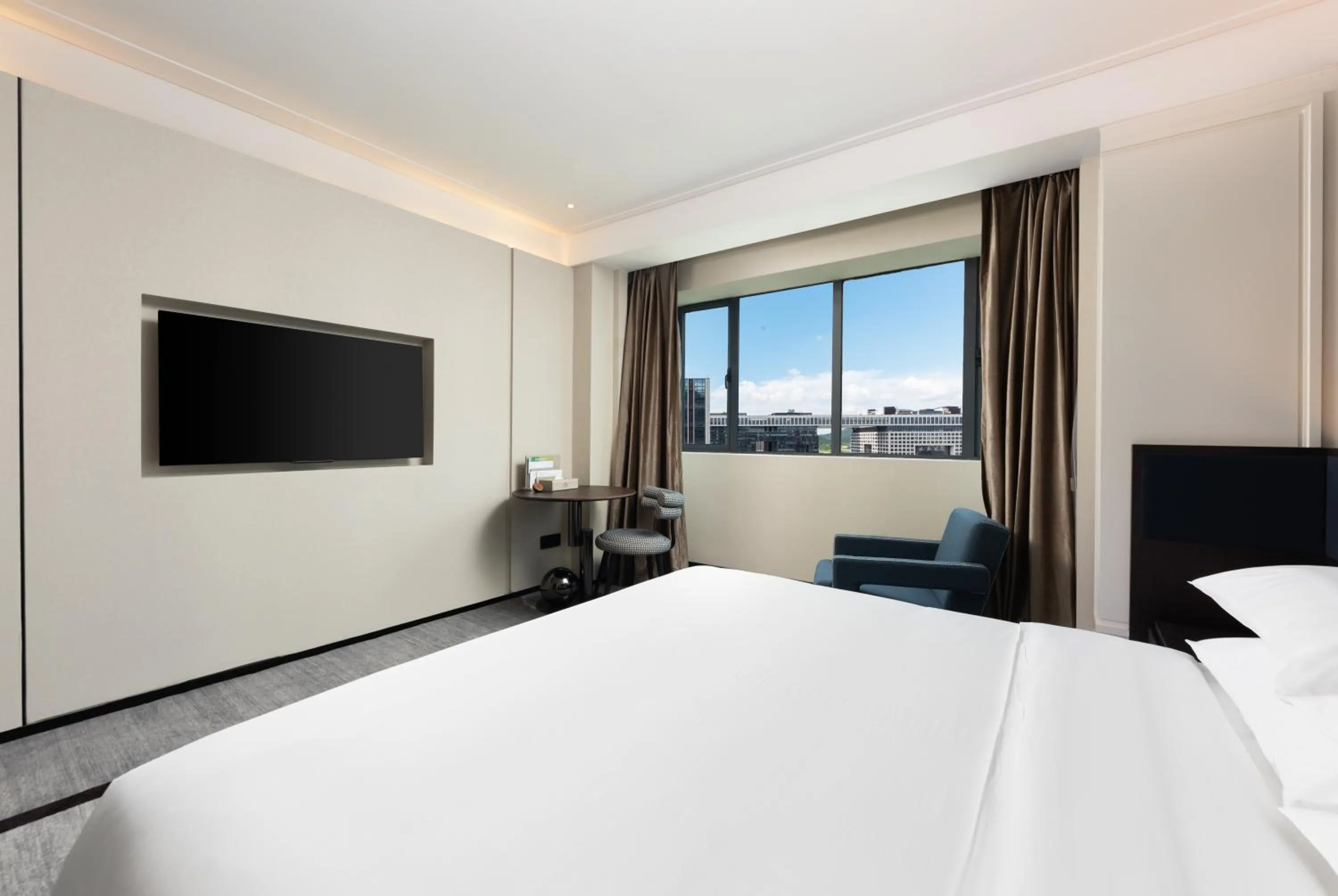 Deluxe King Room - Non-Smoking in Wingate By Wyndham Wuhan Optics Valley