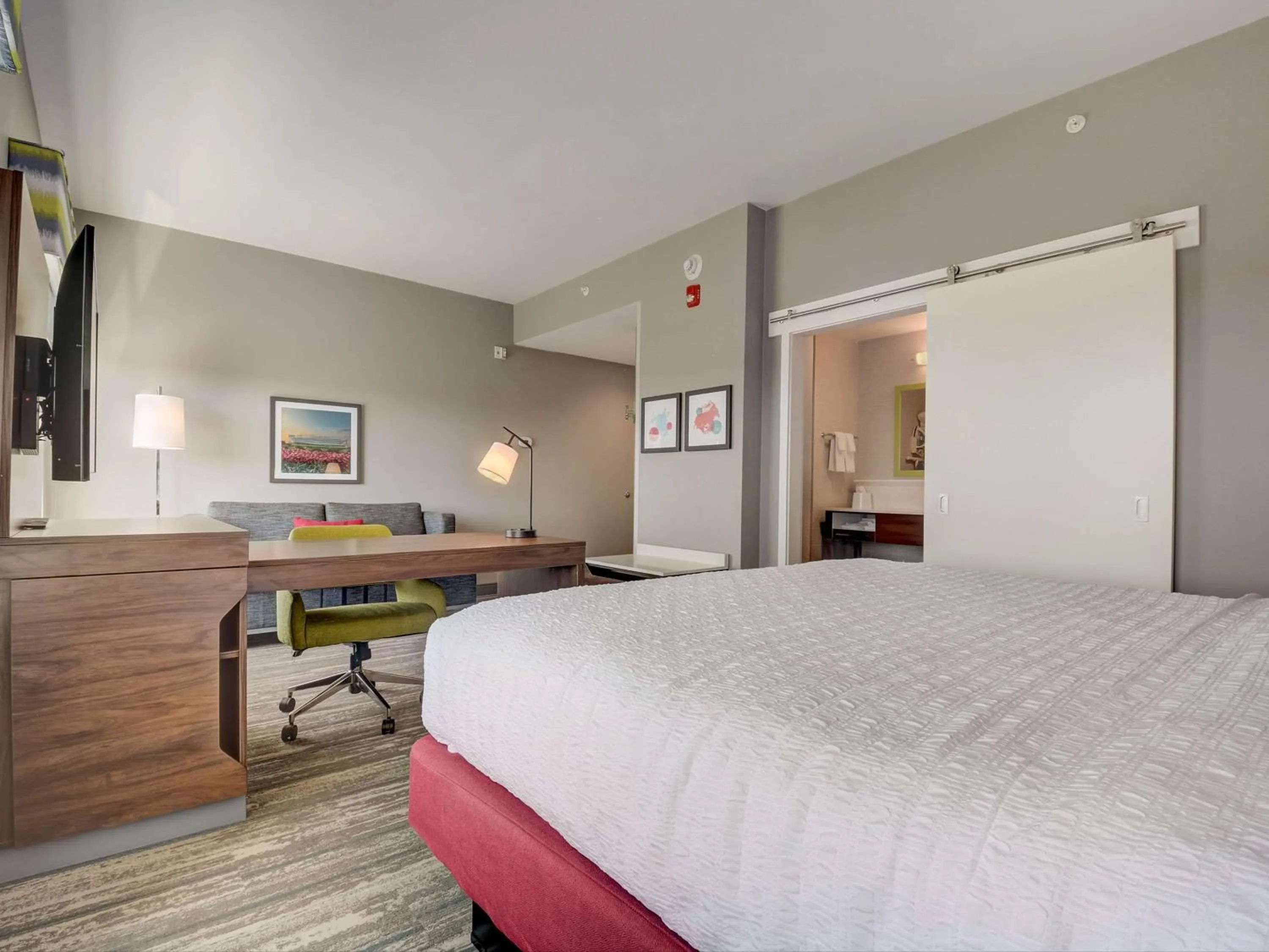 King Studio with Sofa Bed - Hearing Accessible in Hampton Inn & Suites Williamstown Ark Encounter, Ky