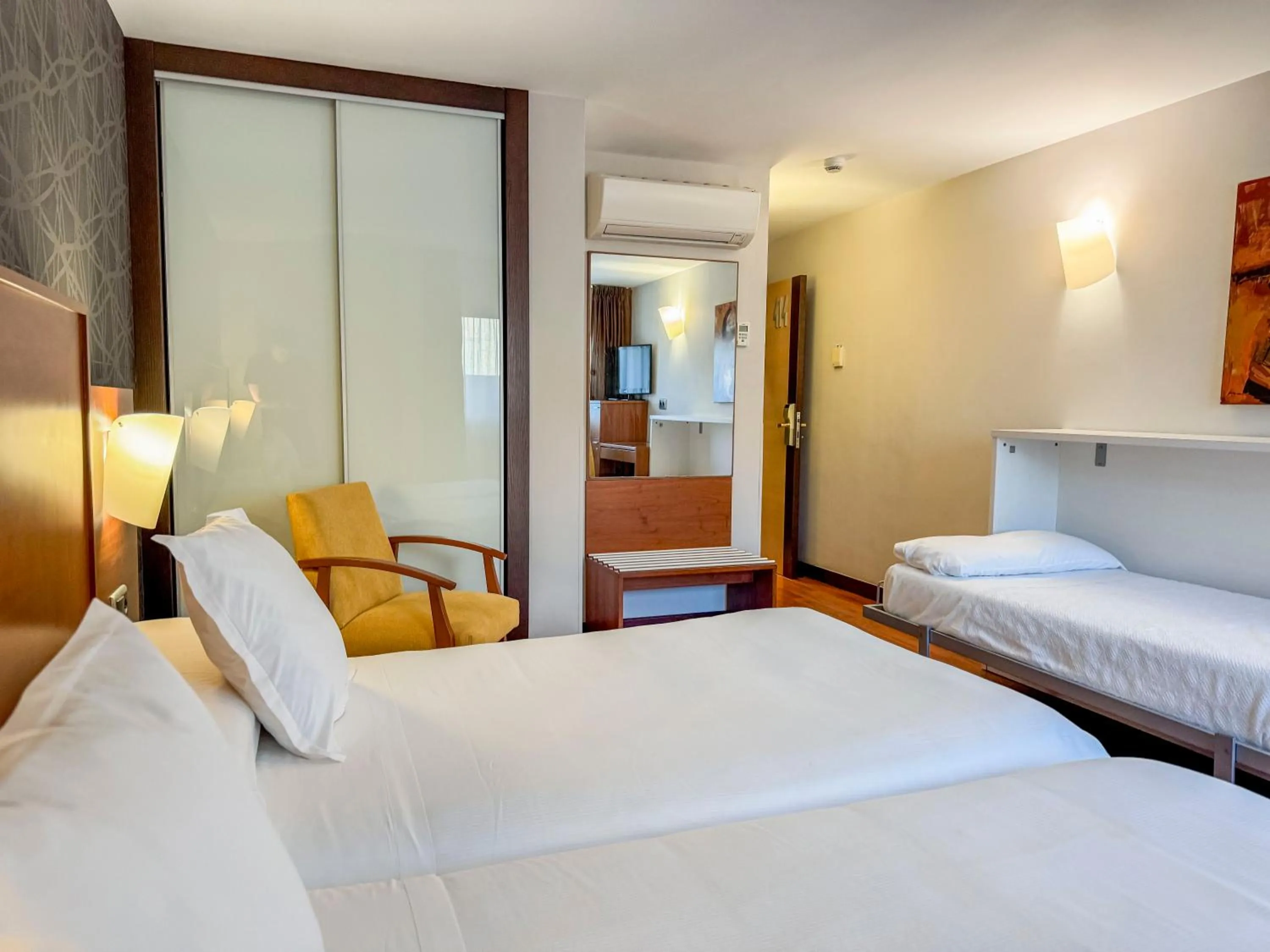 Superior Doble Room with extra bed and free access to Solarium in Nuevo Torreluz