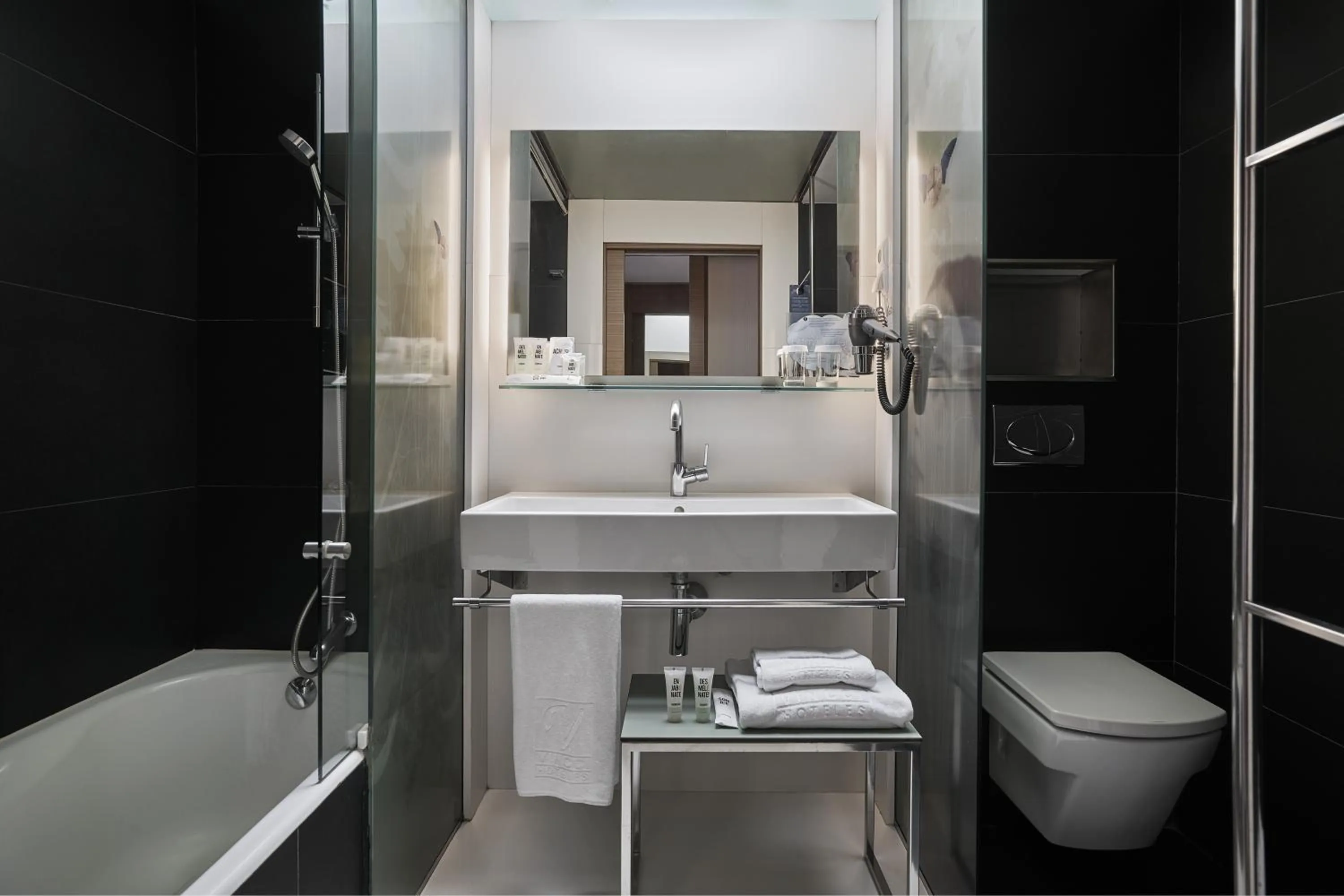 Double Room with parking included in Vincci Zaragoza Zentro