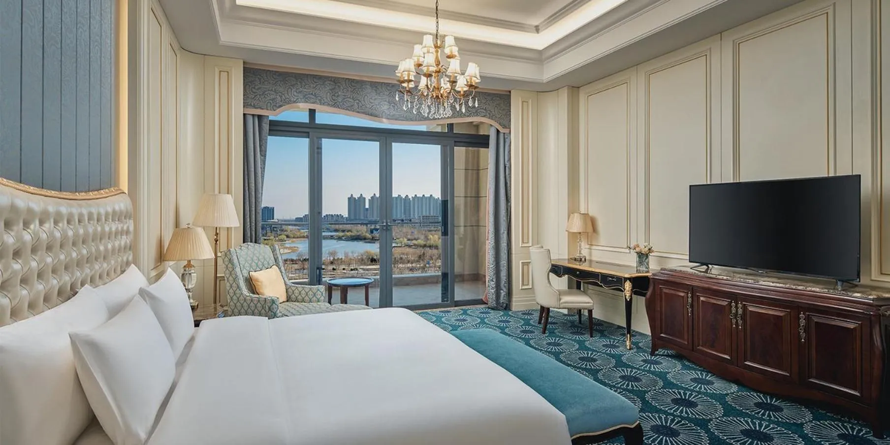 Standard King Room in Crowne Plaza Dongying by IHG