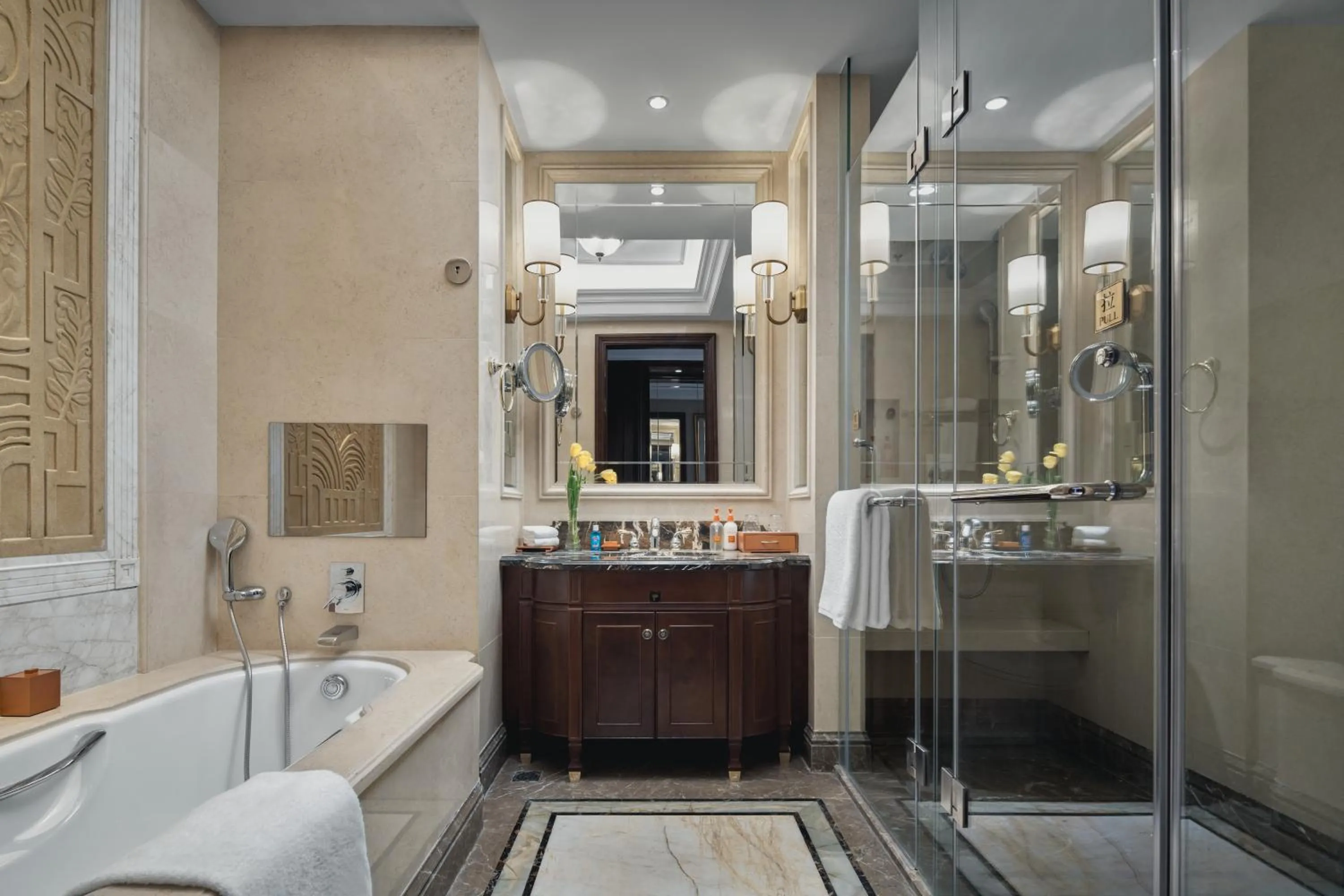 Standard King Room with Lake View - Lounge Access in Crowne Plaza Dongying by IHG