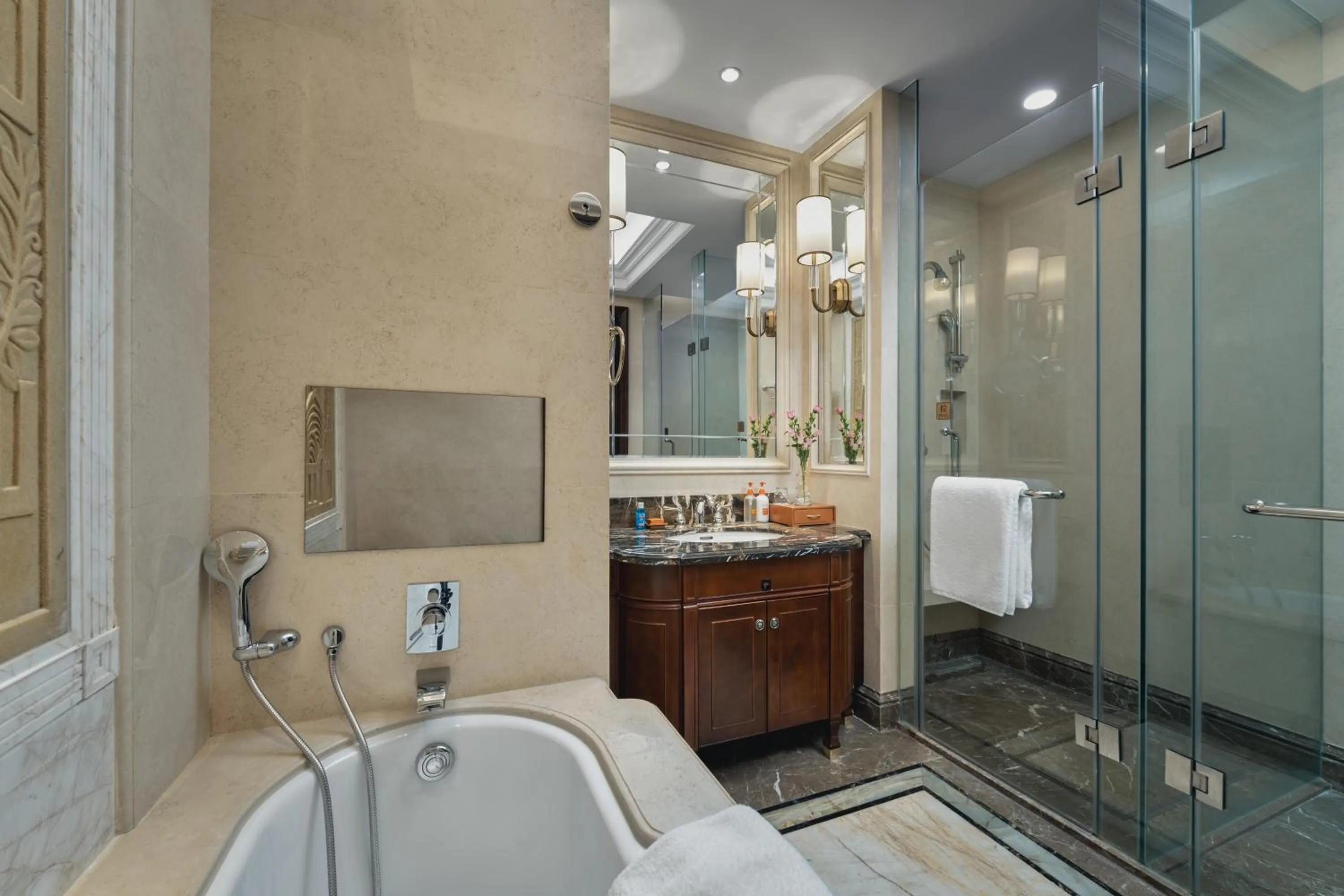 Standard Room in Crowne Plaza Dongying by IHG